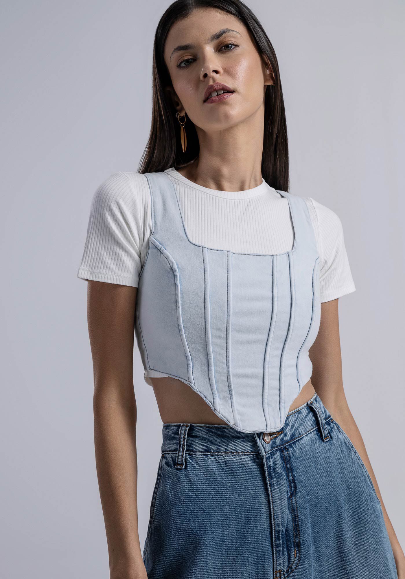 Camisa com best sale cropped por cima