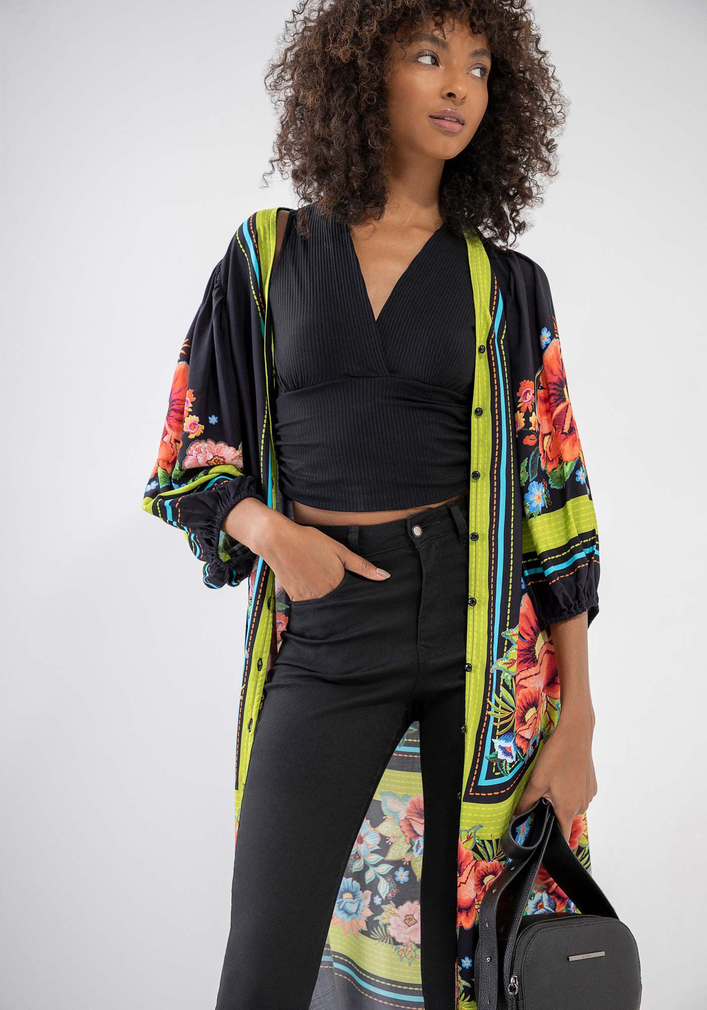 Blusa Canelada Franzida com Decote Transpassado, PRETO REATIVO, large.