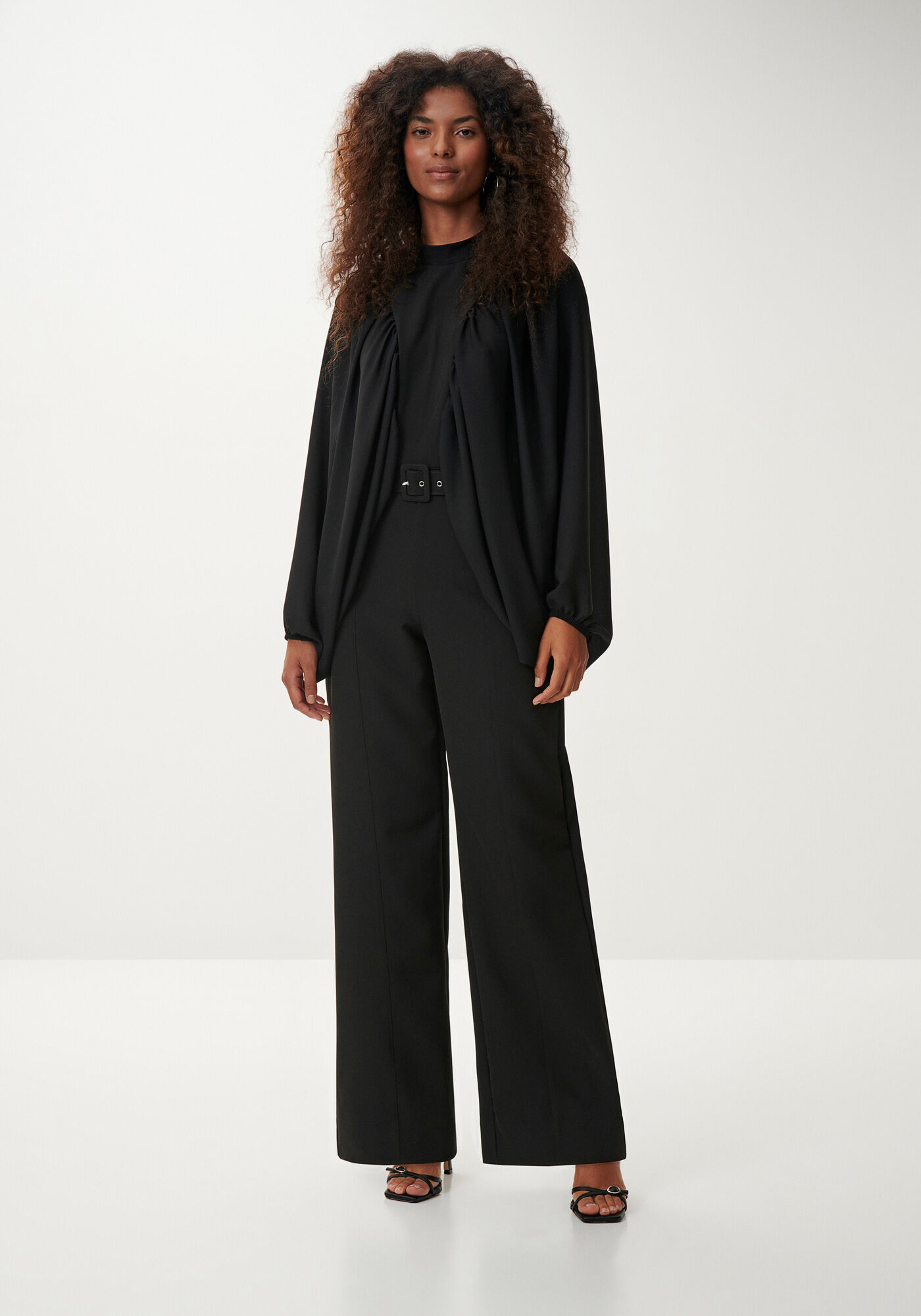 Macac&atilde;o Longo em Crepe com M&aacute;xi Mangas e Cinto, , large.