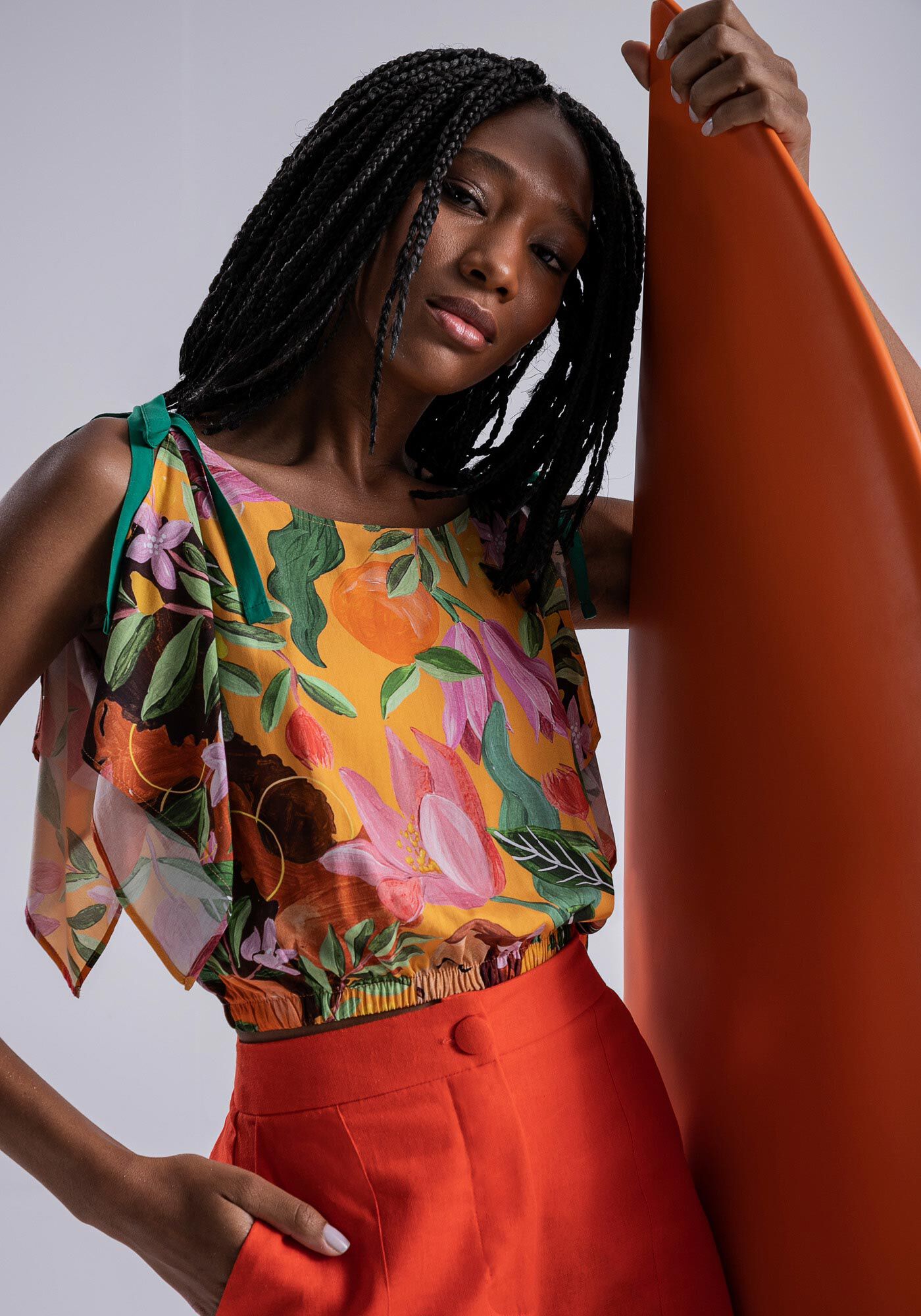 Blusa Cropped em Viscose com Recorte Cavas, , large.