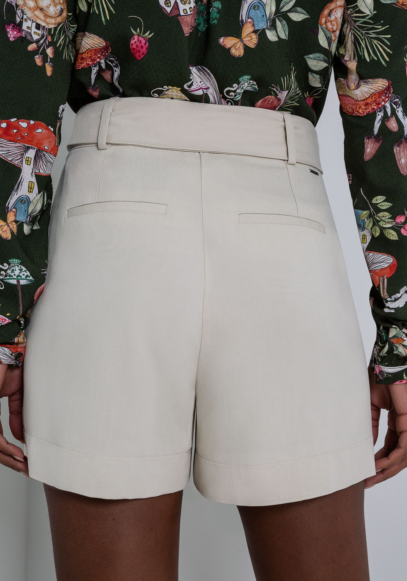 Shorts Cintura M&eacute;dia em Tecido Velurd com Cinto, , large.