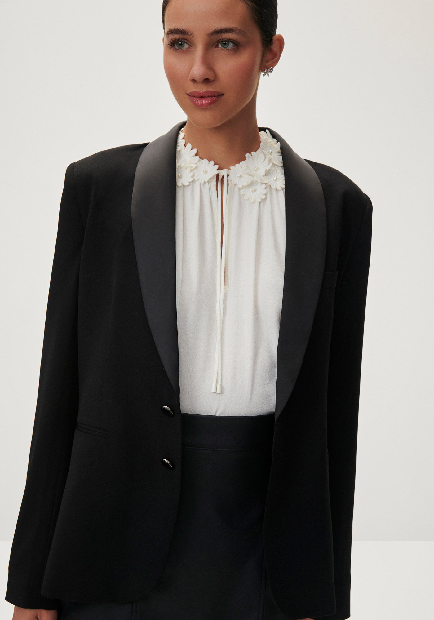 Blusa Manga Longa em Crepe com Aplique Flores, , large.