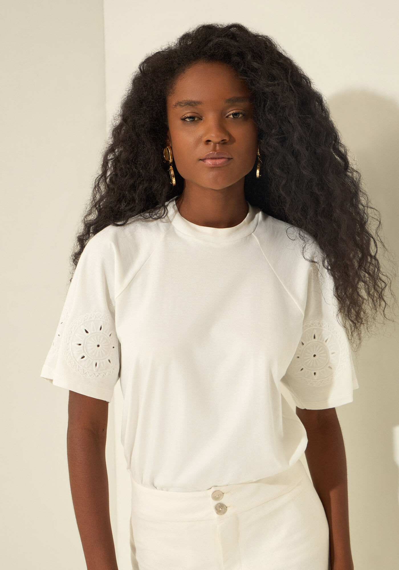 T- shirt Com Mangas Bordadas Em Malha Penteada De Algod&atilde;o, BRANCO OFF WHITE, large.