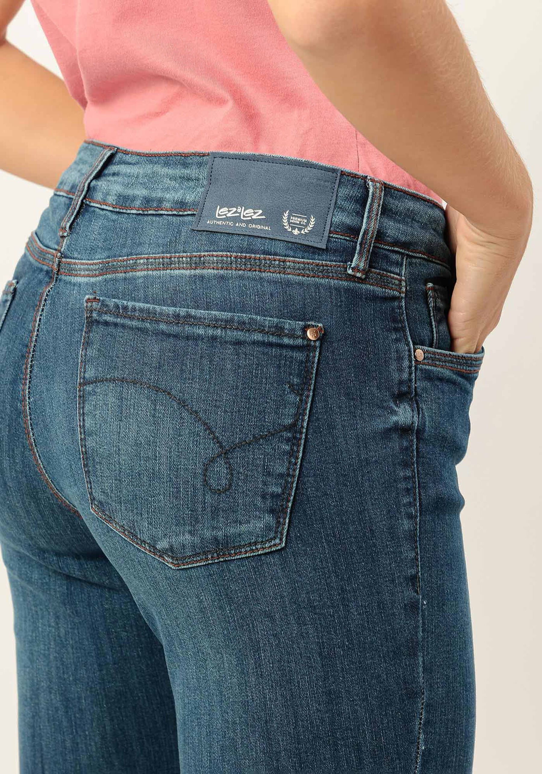 Calça Jeans Skinny Cintura Média com Detalhe Barra, JEANS. Calça Jeans Skinny Cintura Média com Detalhe Barra, JEANS, large.