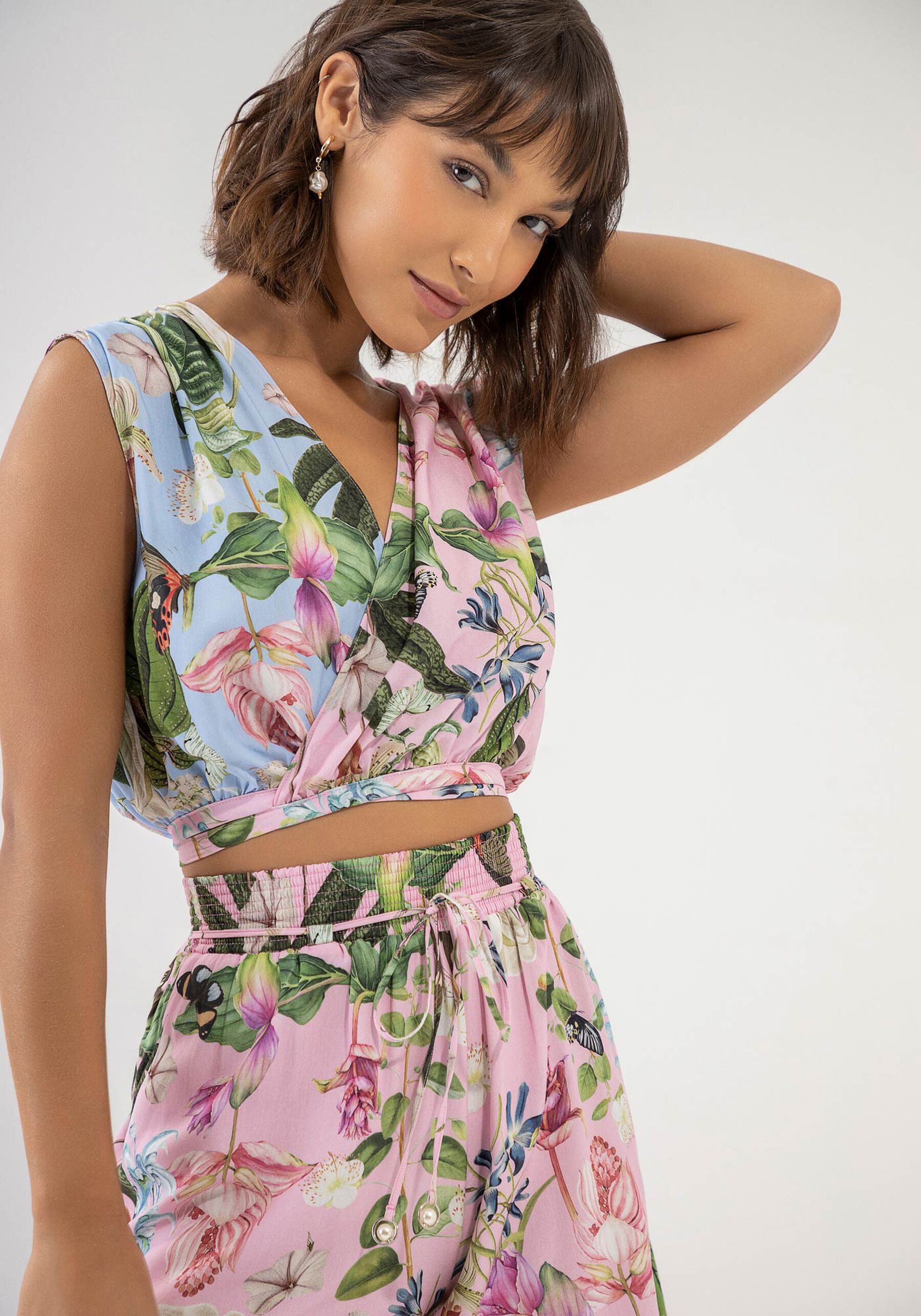 Blusa Transpassada Cropped Estampada com Amarração, MAHAL. Blusa Transpassada Cropped Estampada com Amarração, MAHAL, large.