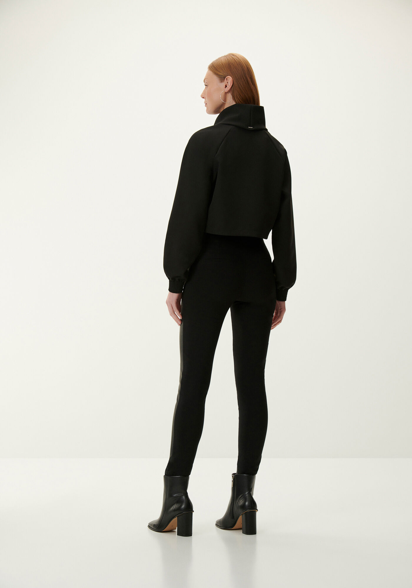 Blusa Gola Alta Cropped com Recorte PU, , large.