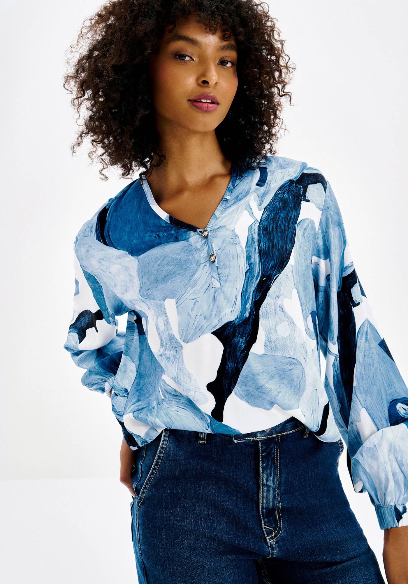 Blusa Manga Longa Estampada com Bot&otilde;es Decote, , large.