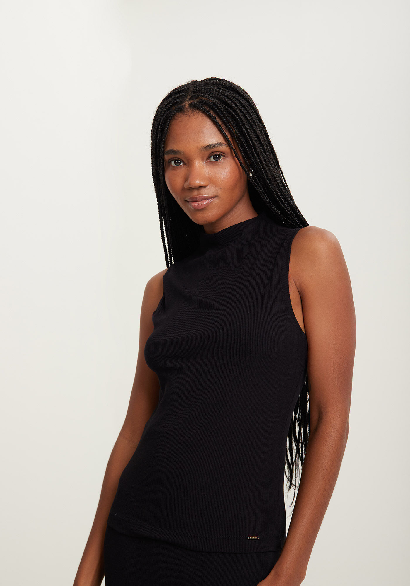 Blusa Sem Mangas Canelada Com Gola Alta Em Malha, , large.