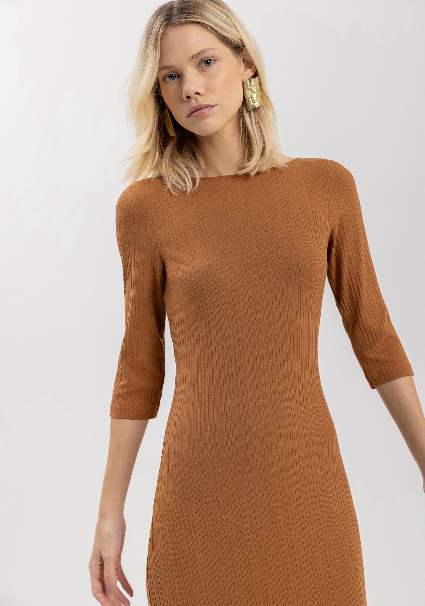 Vestido Midi Em Malha Canelada Com Fenda E Mangas M&eacute;dias, , large.