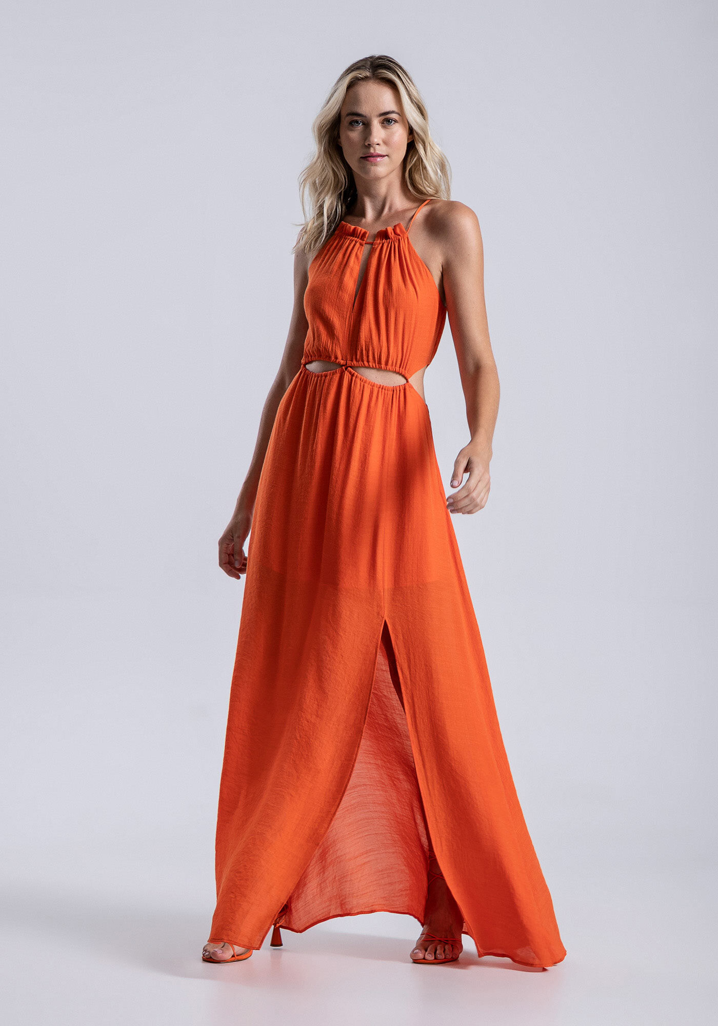 Vestido Longo em Tecido Shantung com Cut Out Lez a Lez