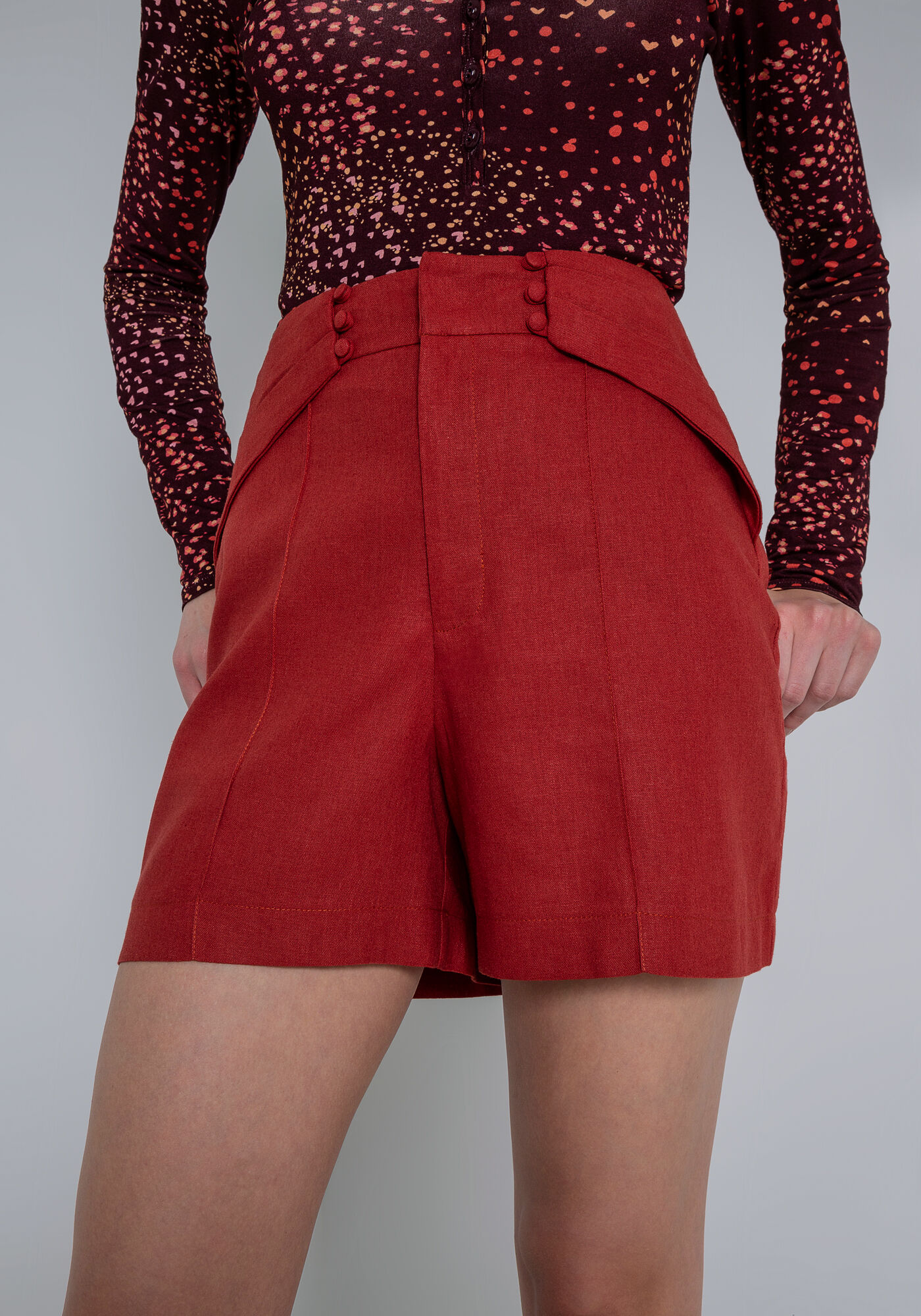 Shorts Cintura Alta em Linho com Recorte C&oacute;s, , large.