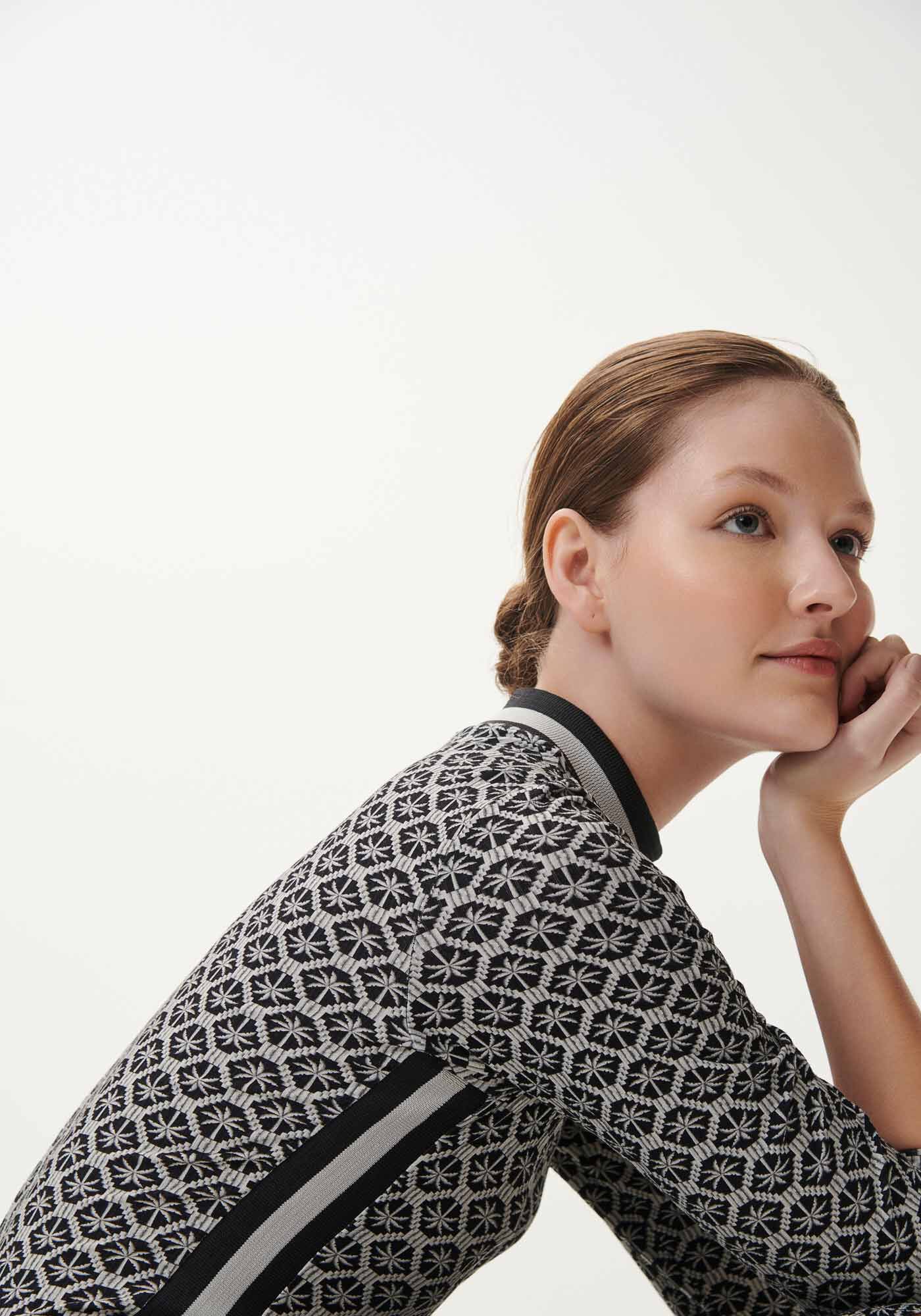 Vestido Midi Manga 3/4 com Retil&iacute;nea Lateral, , large.