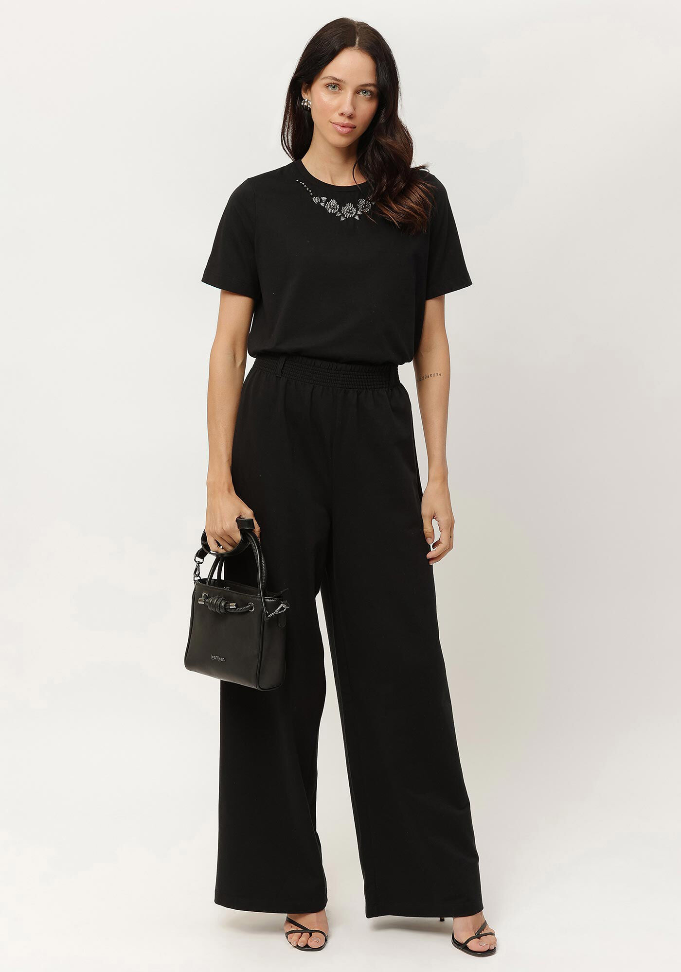 T-shirt em Algod&atilde;o Respons&aacute;vel com Bordado P&eacute;rolas, , large.