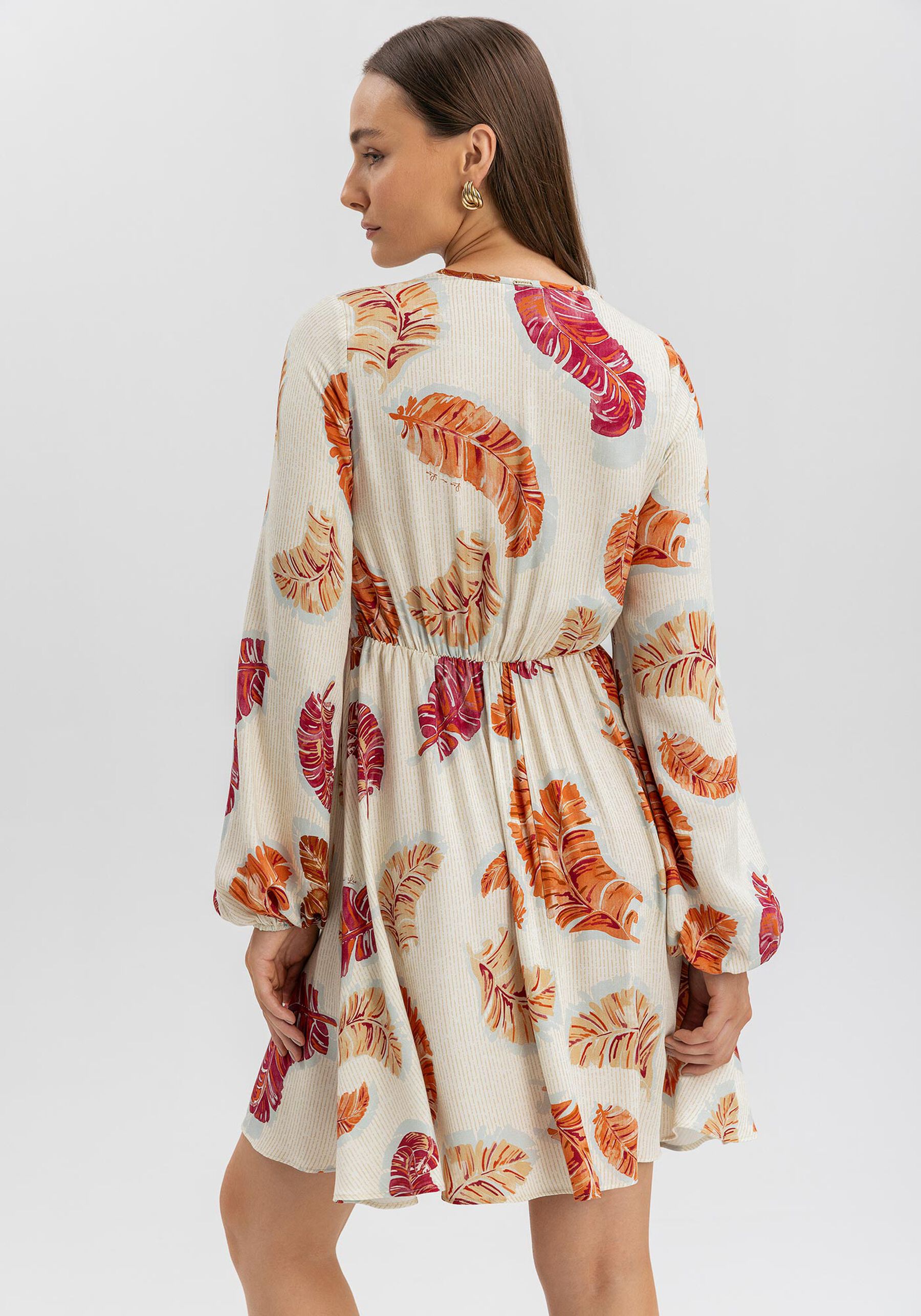 Vestido Curto Estampado Com Mangas Longas E Detalhe De Nó, . Vestido Curto Estampado Com Mangas Longas E Detalhe De Nó, , large.