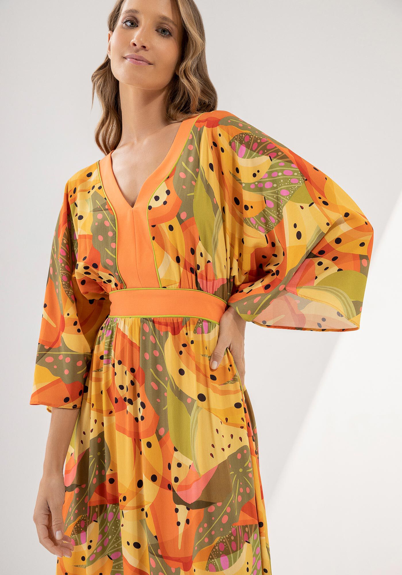 Vestido Midi Estampado com Manga Flare e Faixa, , large.