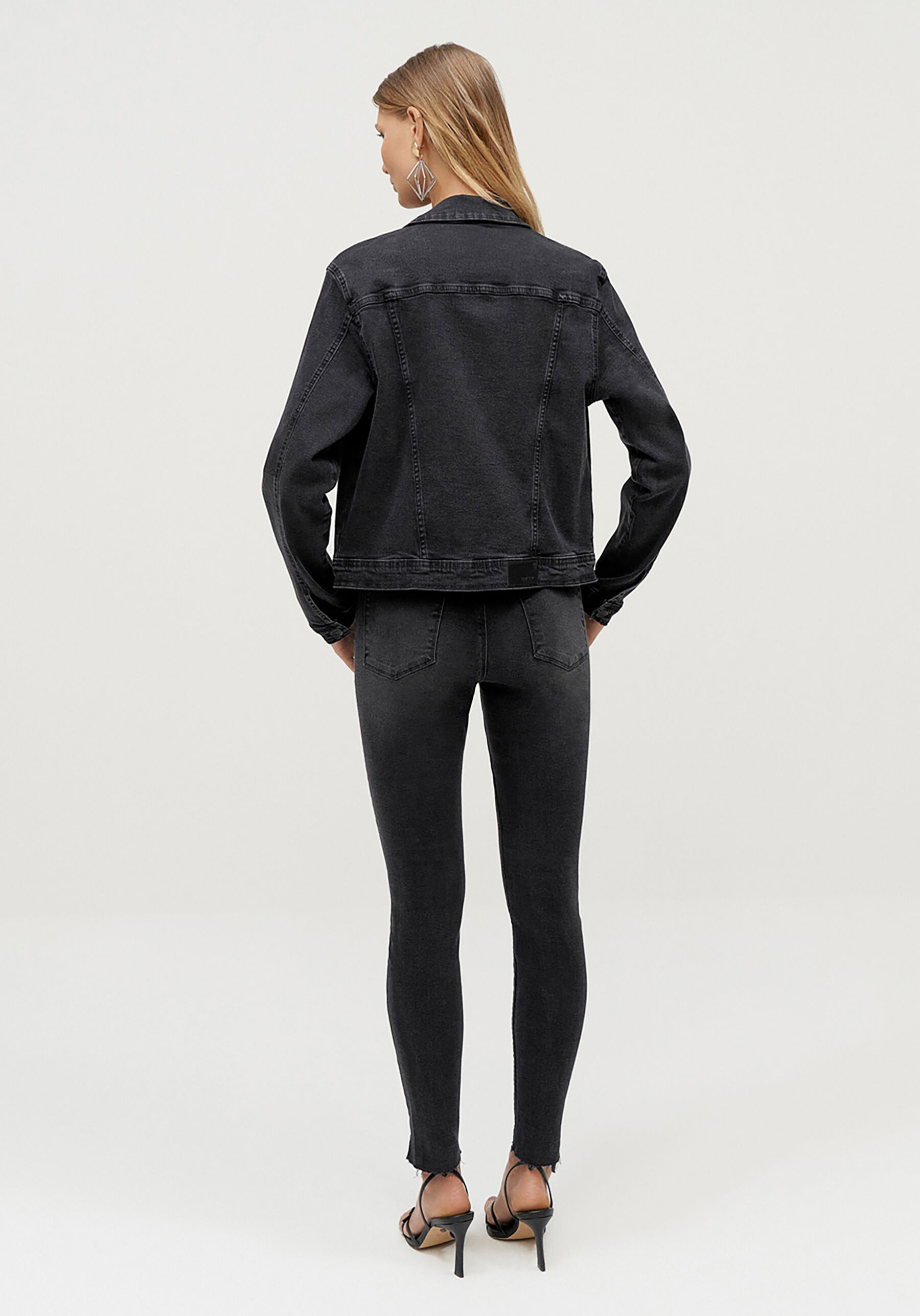 Jaqueta Jeans Preta com Elasticidade, PRETO REATIVO. Jaqueta Jeans Preta com Elasticidade, PRETO REATIVO, large.