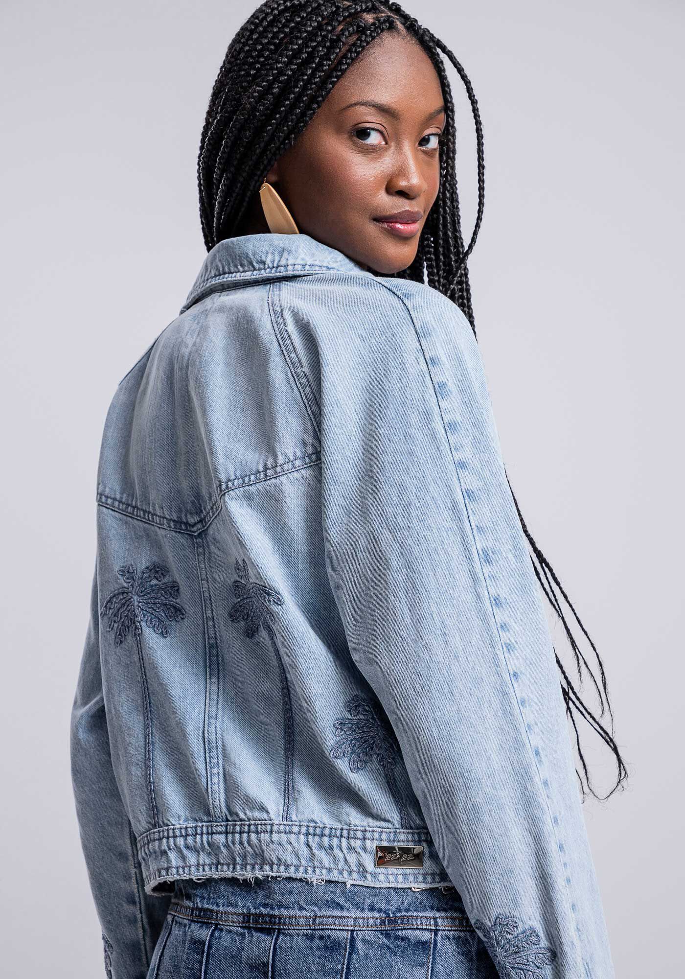 Jaqueta jeans com best sale perola e renda