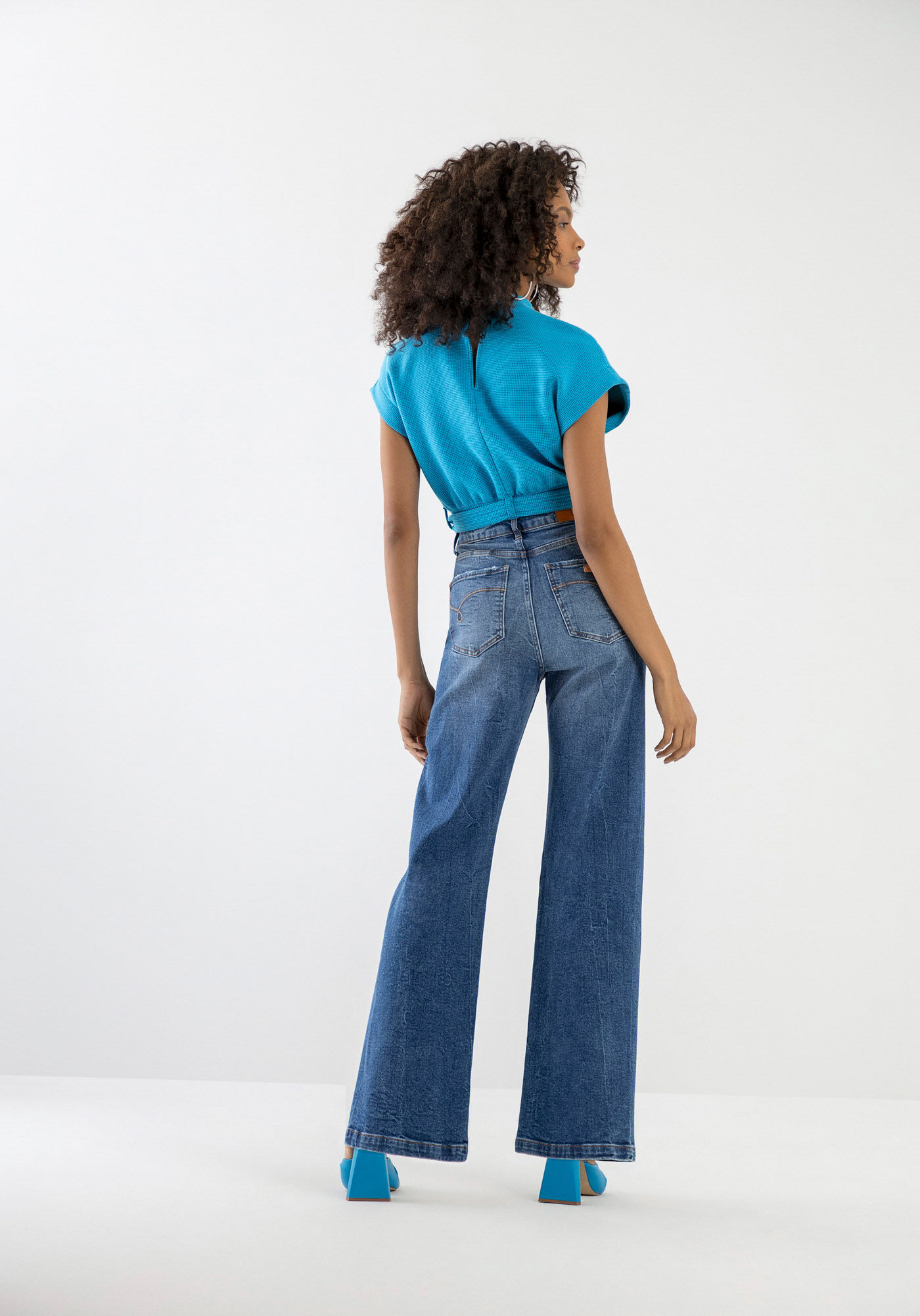 Blusa Muscle Tee com Gola Alta e Cinto, , large.