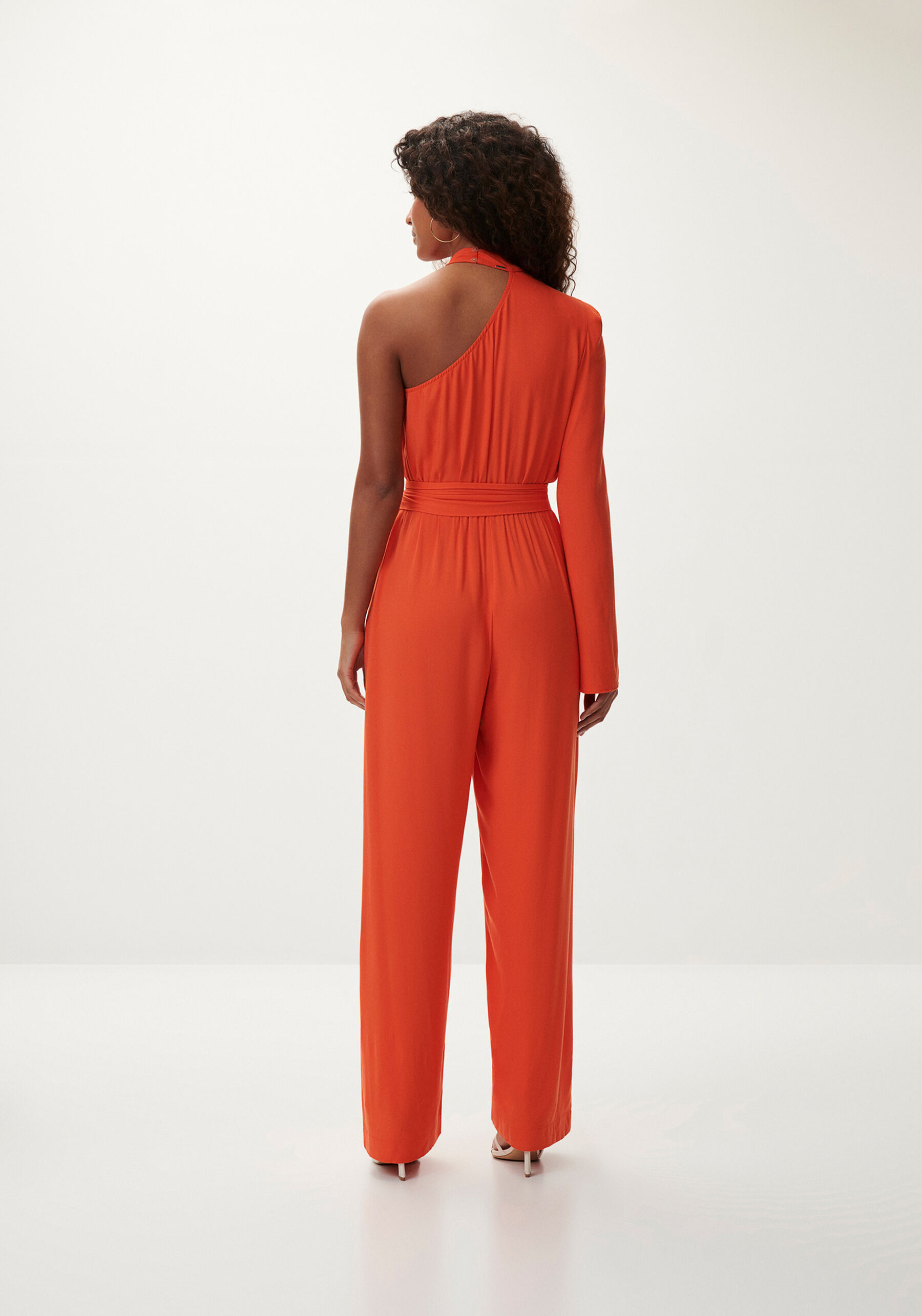 Macacão Longo Ombro Só em Viscose com Cinto, LARANJA BELLINI. Macacão Longo Ombro Só em Viscose com Cinto, LARANJA BELLINI, large.