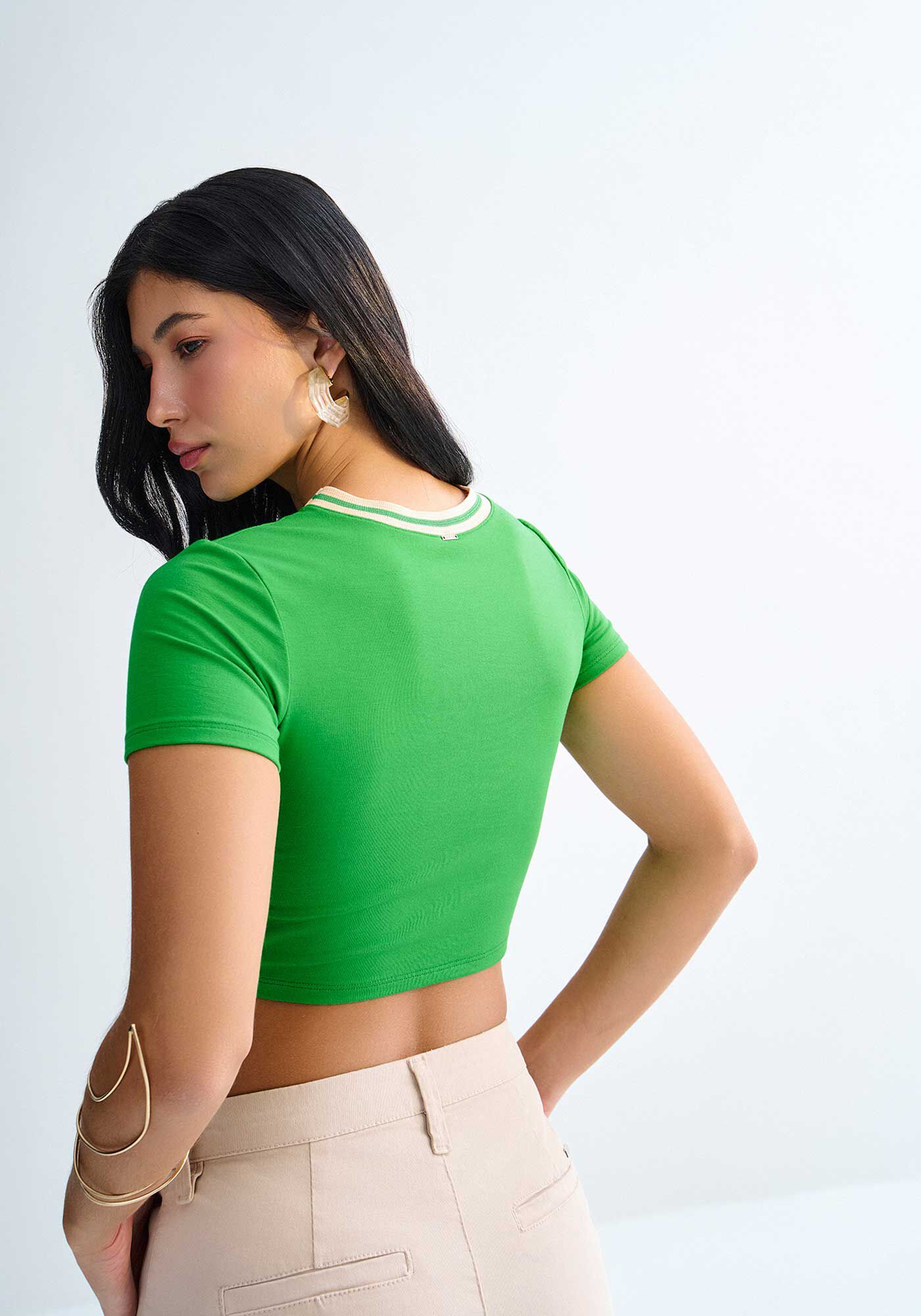 Blusa Manga Curta Cropped em Malha com Retil&iacute;nea Decote, , large.