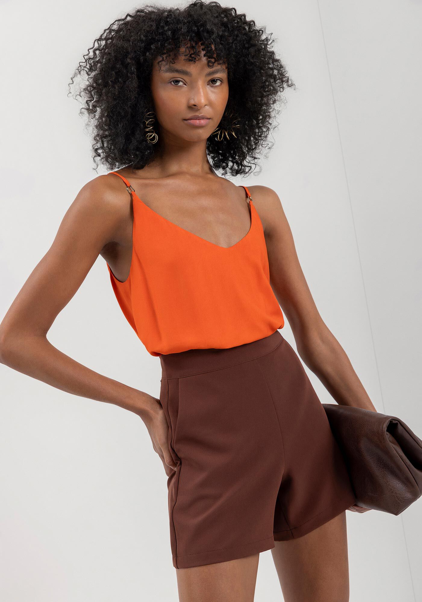 Shorts Curto Em Alfaiataria Com Cintura M&eacute;dia E Bolsos, , large.