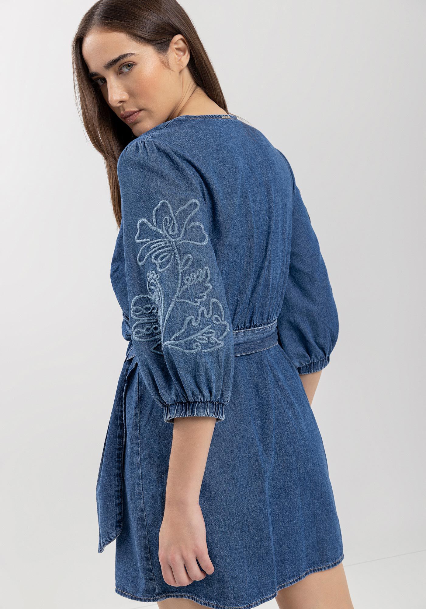 Vestido Curto Jeans Com Mangas Bufantes E Faixa Ajust&aacute;vel, , large.