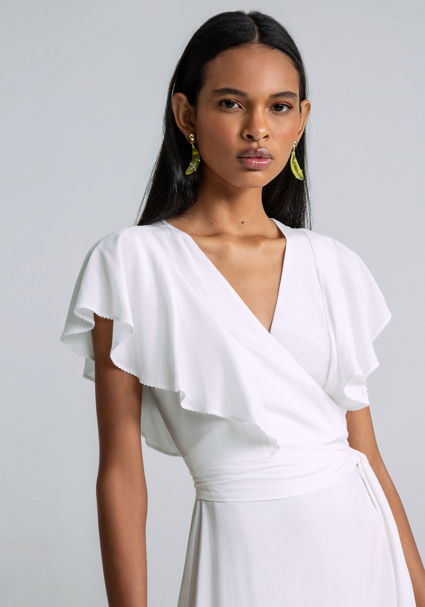 Vestido com sale manga de babado