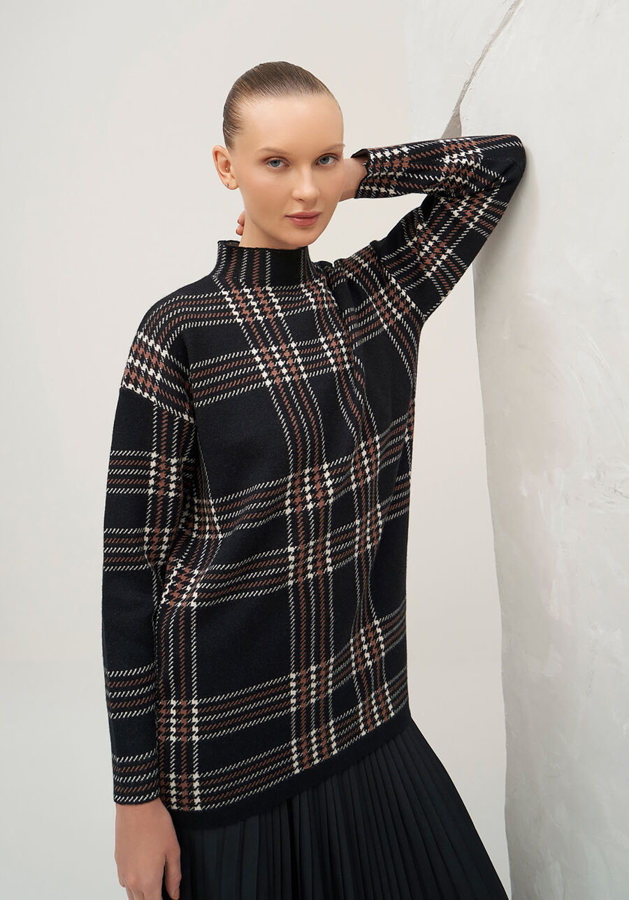 Blusão Alongado Xadrez em Tricô com Gola Alta, PRETO REATIVO. Blusão Alongado Xadrez em Tricô com Gola Alta, PRETO REATIVO, large.