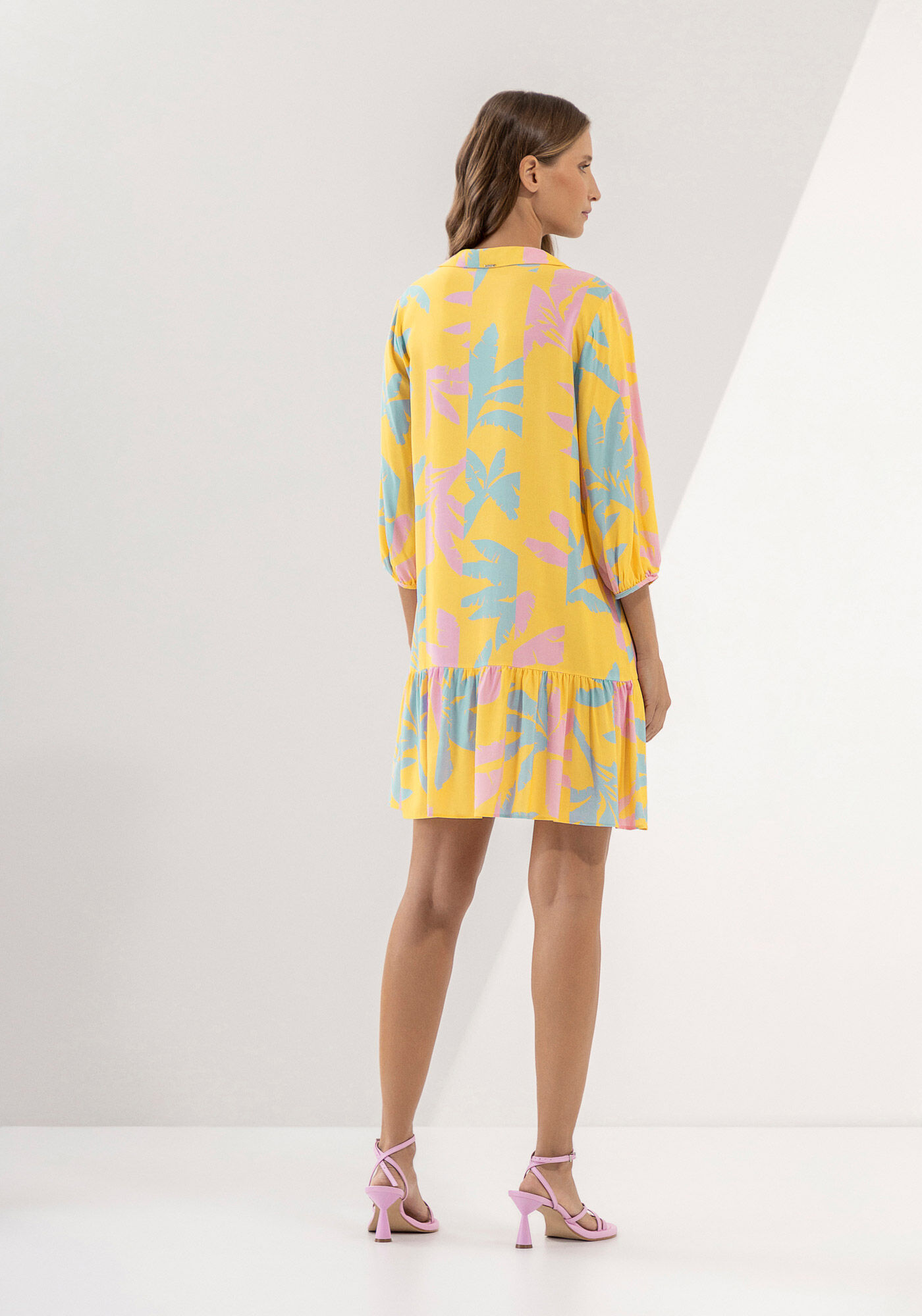 Vestido Curto Amplo Estampado com Franzidos, , large.