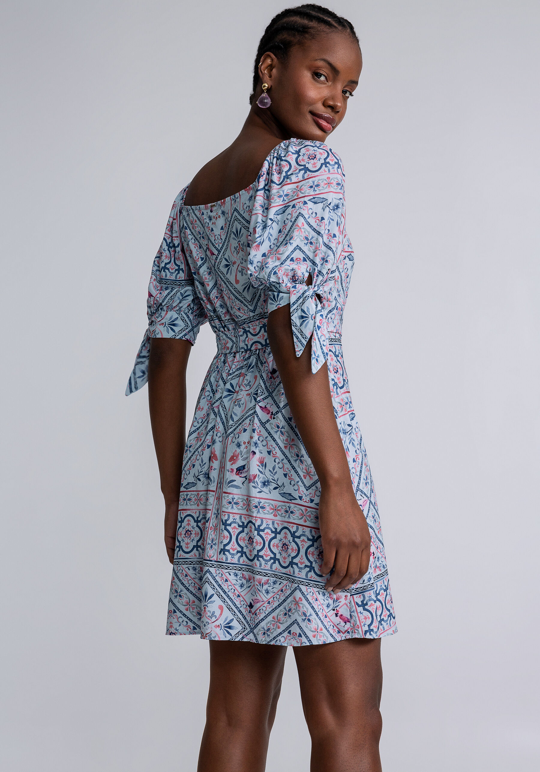 Vestido Curto Manga Bufante Estampado, SERENA. Vestido Curto Manga Bufante Estampado, SERENA, large.