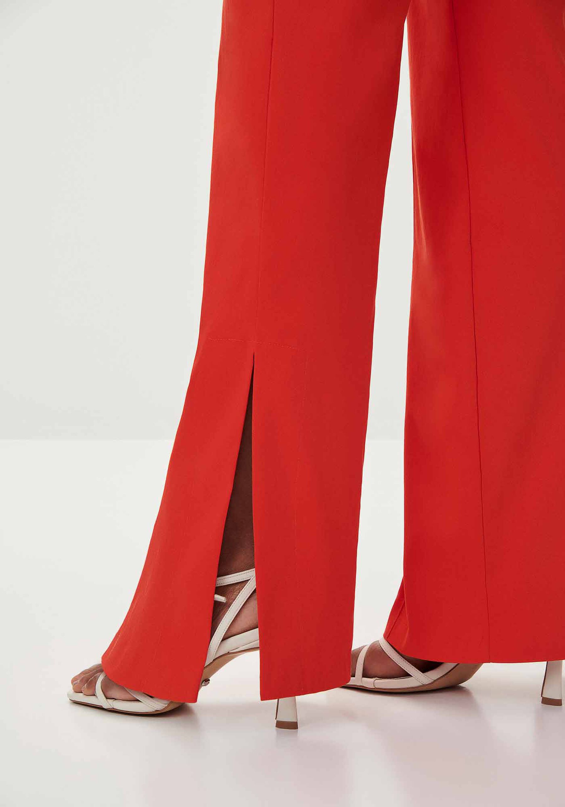 Calça Slim Cintura Média com Abertura Lateral, . Calça Slim Cintura Média com Abertura Lateral, , large.