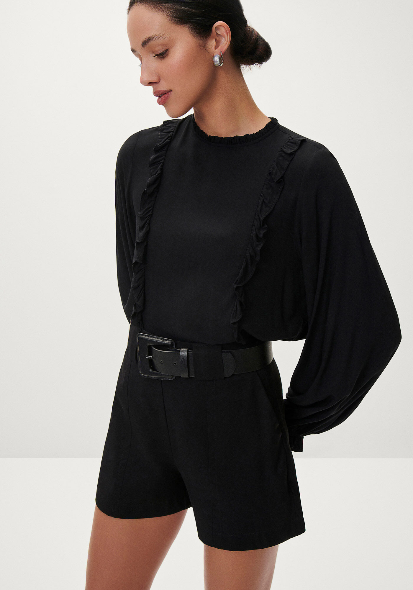 Blusa Manga Longa Bufante em Viscose com Babados, PRETO REATIVO, large.