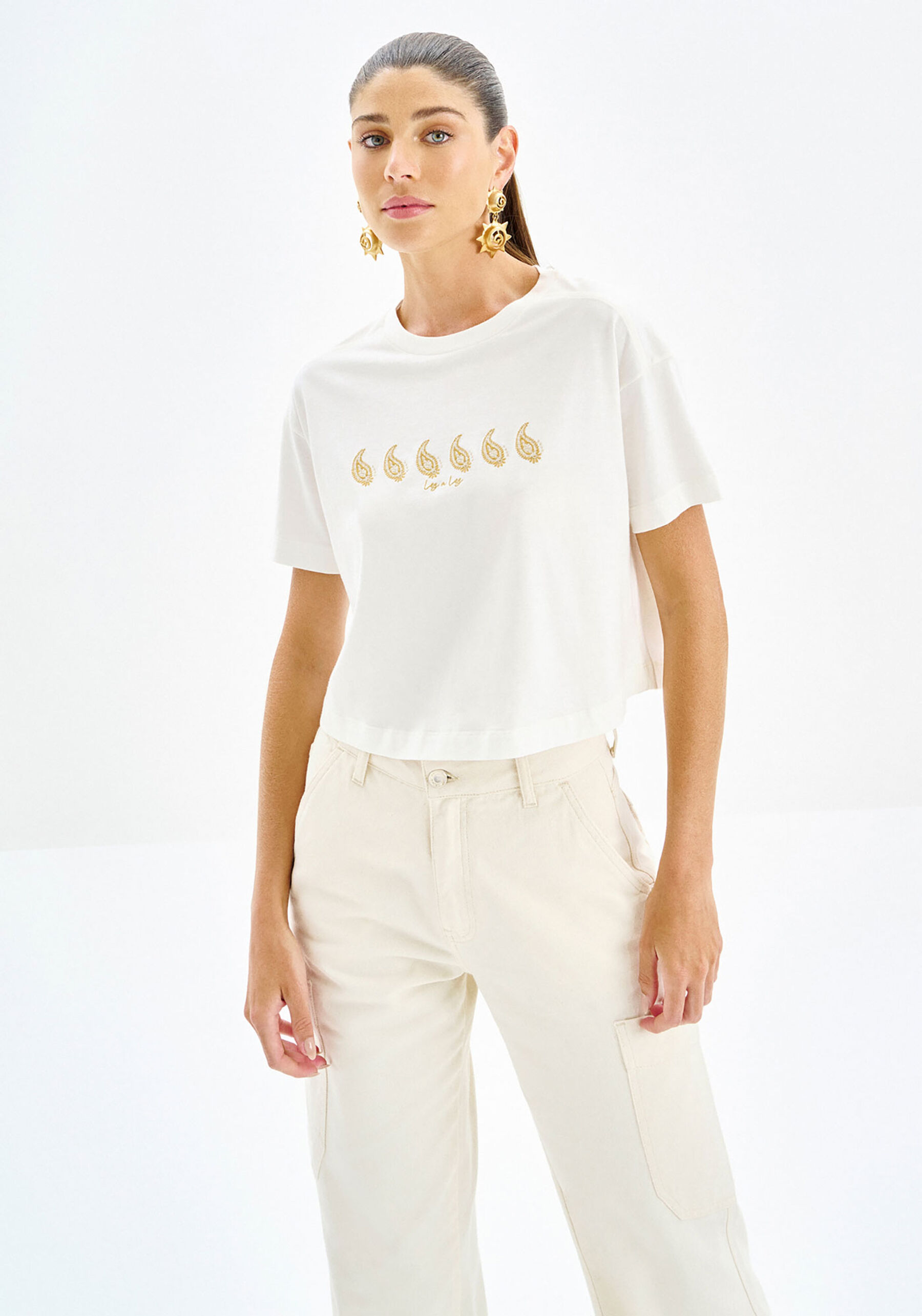 T-shirt em Malha Prime com Bordado Paisley, . T-shirt em Malha Prime com Bordado Paisley, , large.