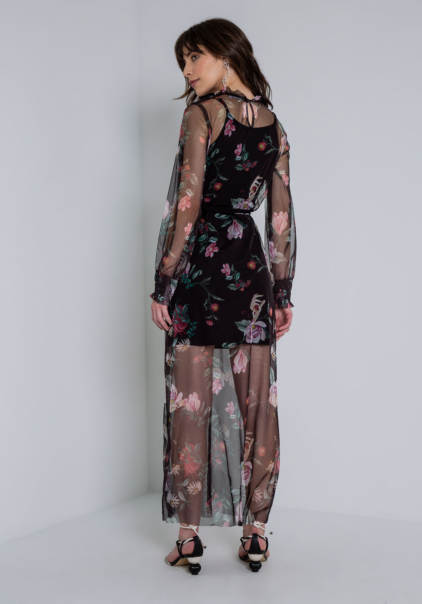 Vestido com forro de tule discount