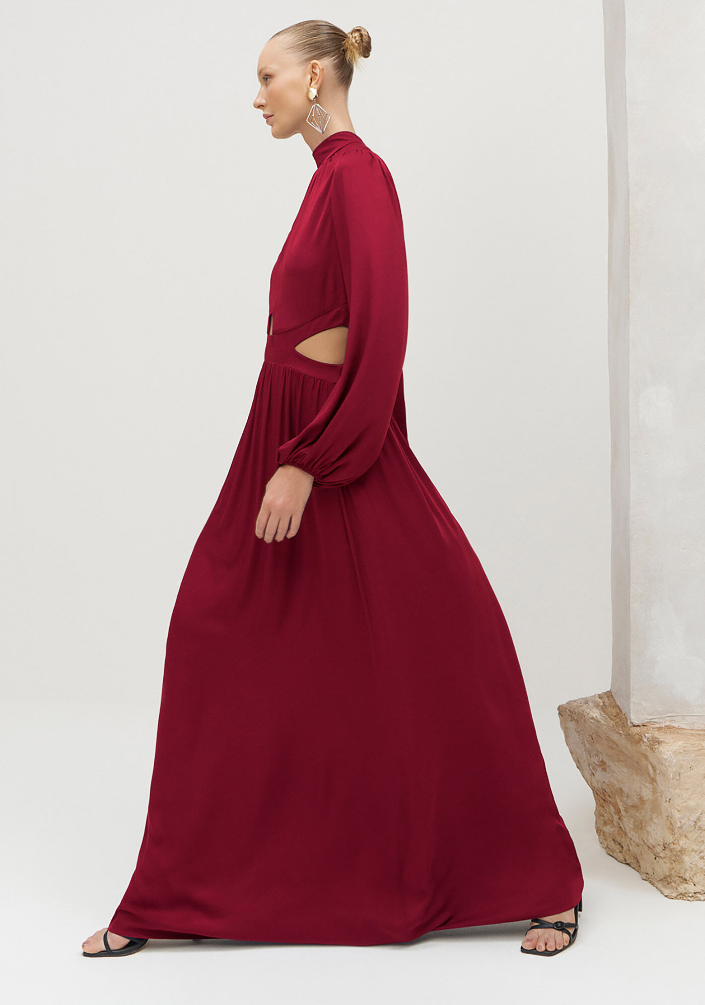 Vestido Longo Manga Longa com Gola Alta e Cut Out, , large.