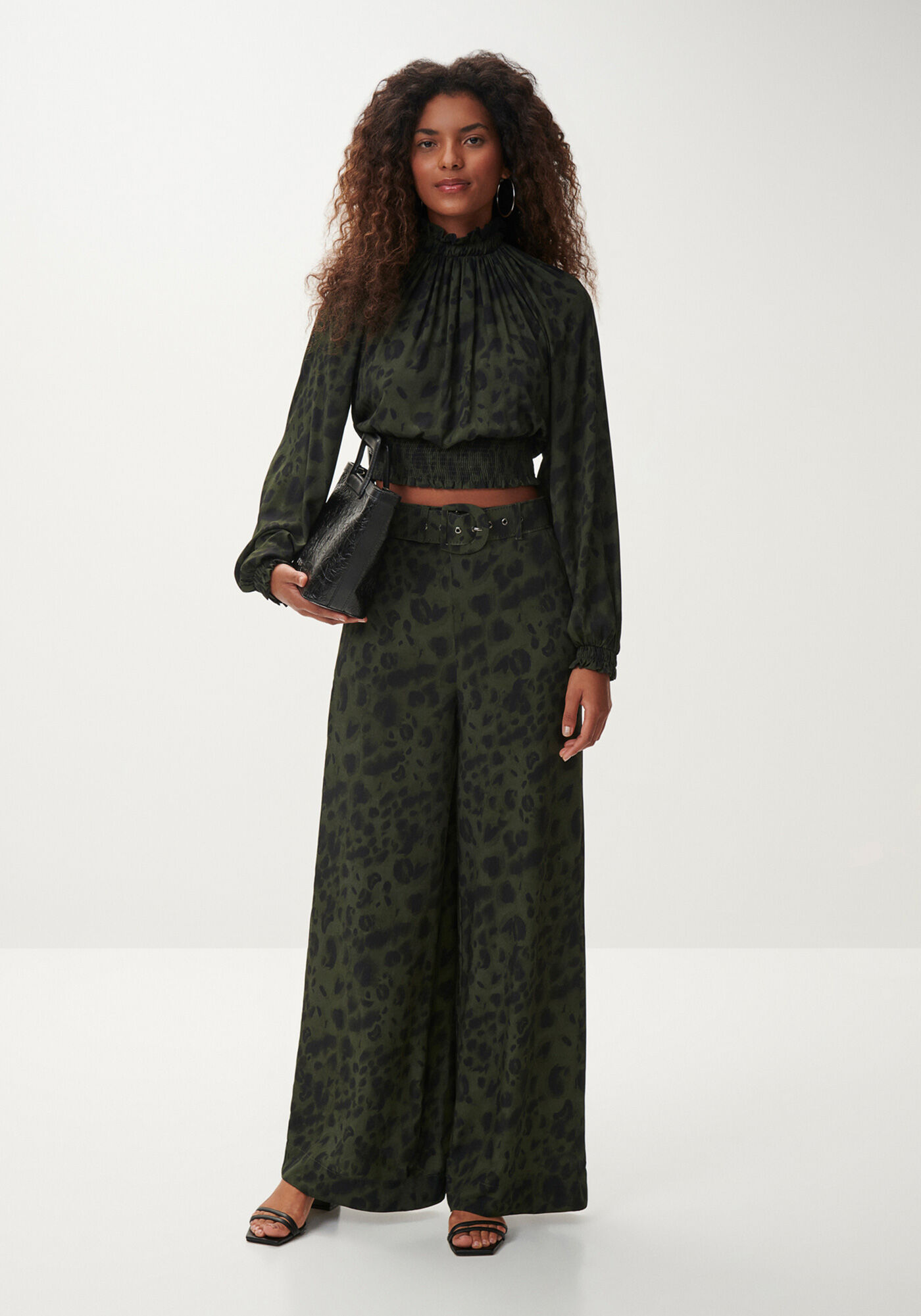 Blusa Manga Longa Franzida com Gola Alta, , large.