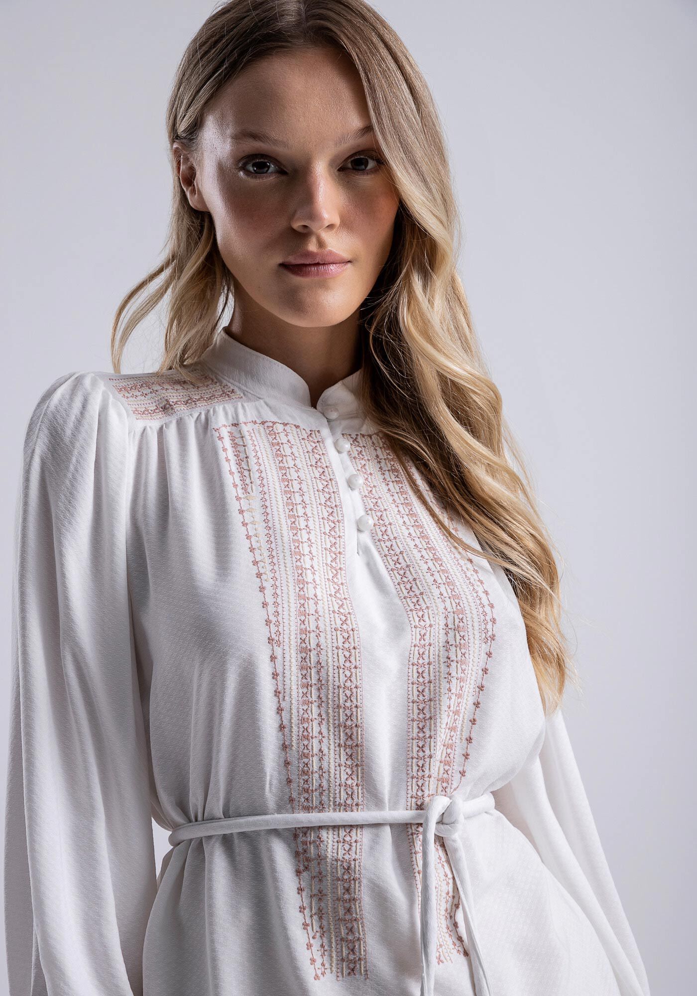 Blusa Bordada em Viscose com Cinto, , large.