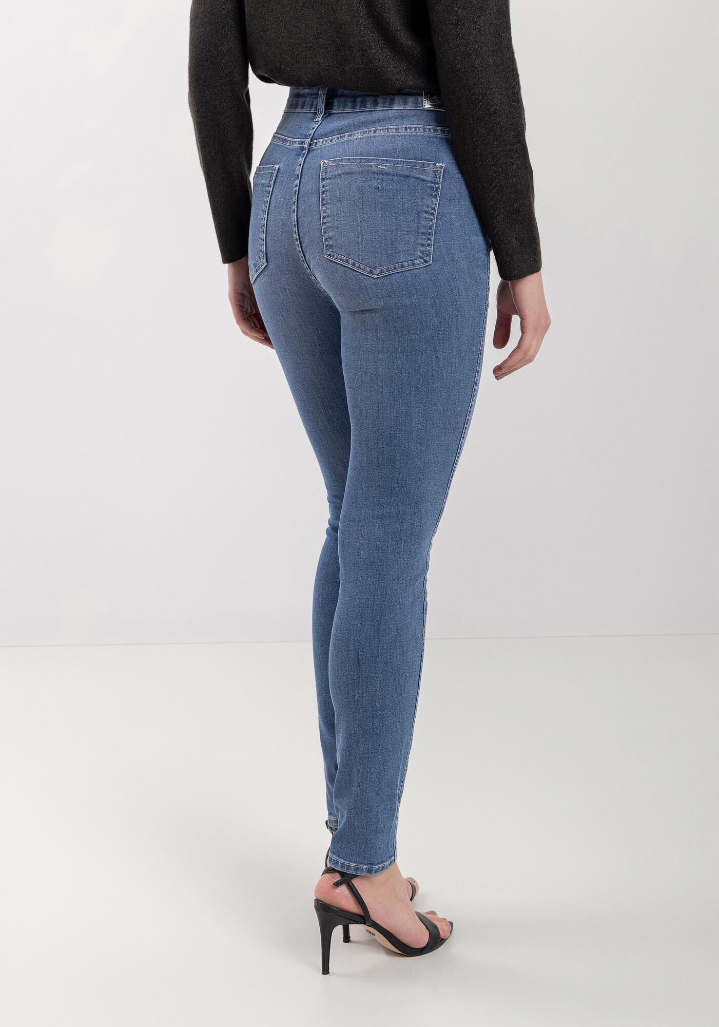 Cal&ccedil;a Jeans Skinny Com Cintura Alta E Tecnologia Perfect, JEANS, large.