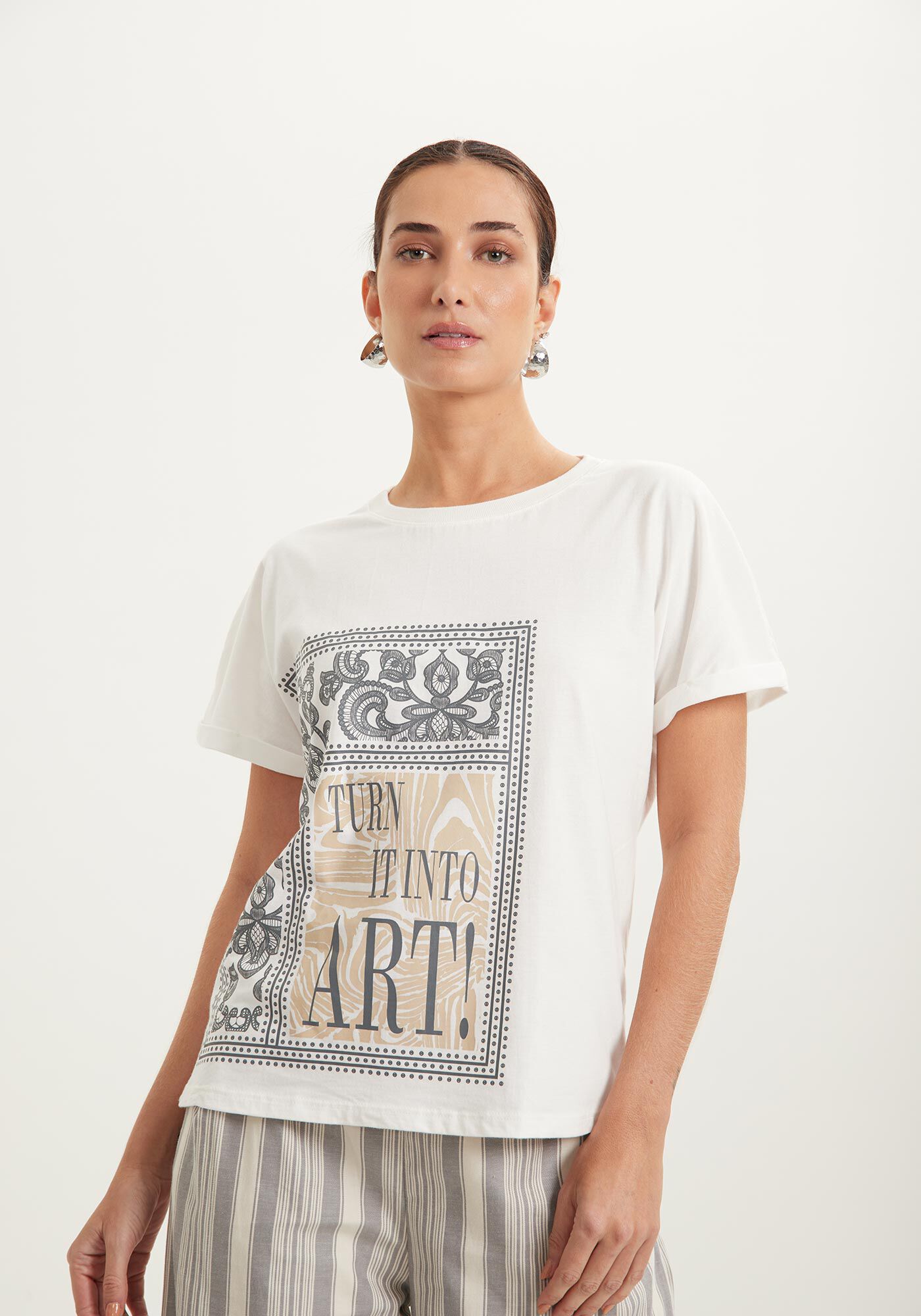 Blusa Com Estampa Frontal E Mangas Dobradas Em Malha Prime, , large.