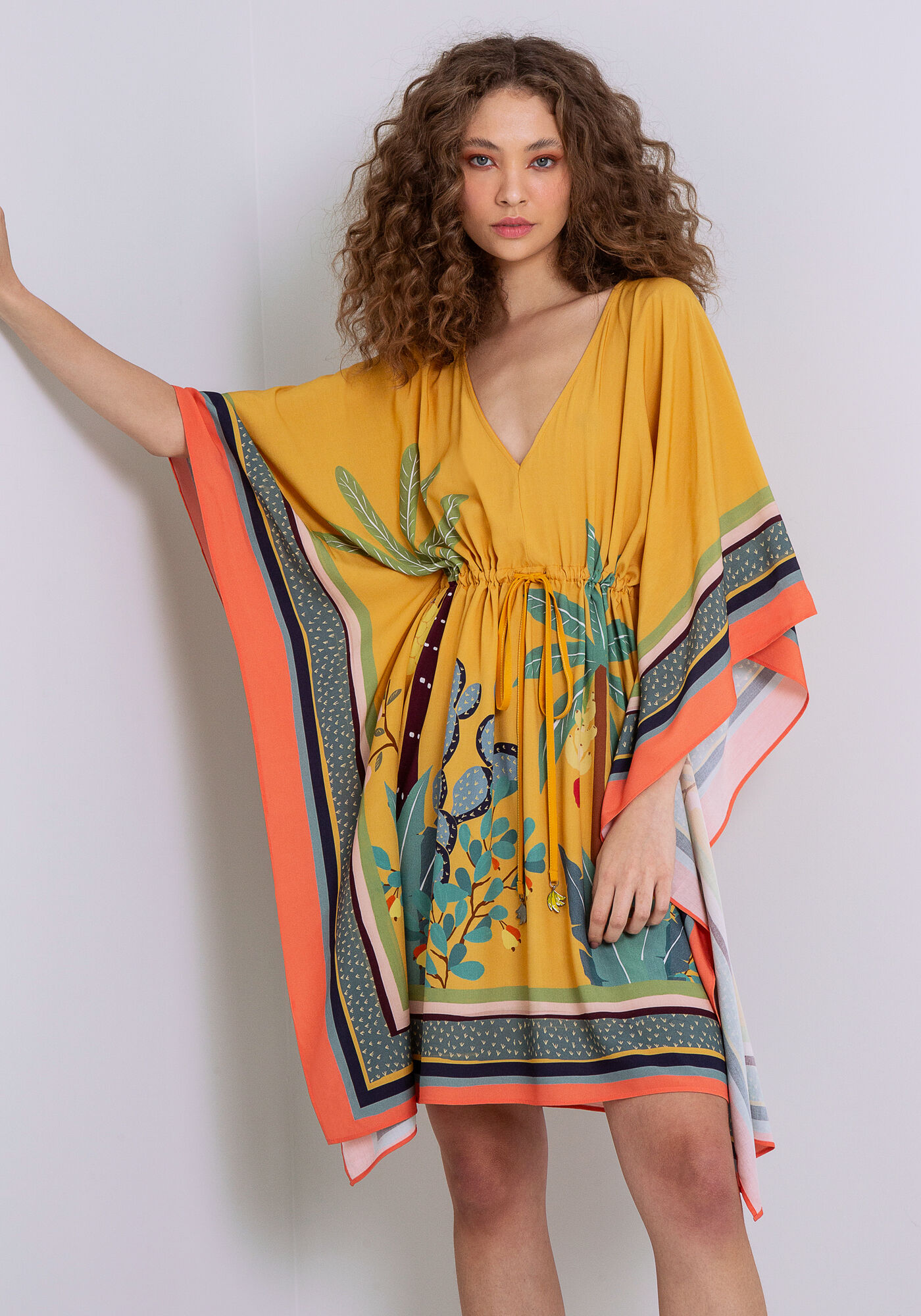 Vestido kaftan curto 2025