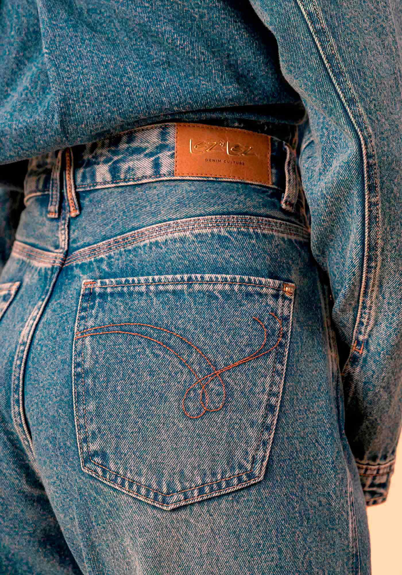 Cal&ccedil;a Jeans Wide Leg Com Cintura Alta E Recortes Laterais, JEANS, large.