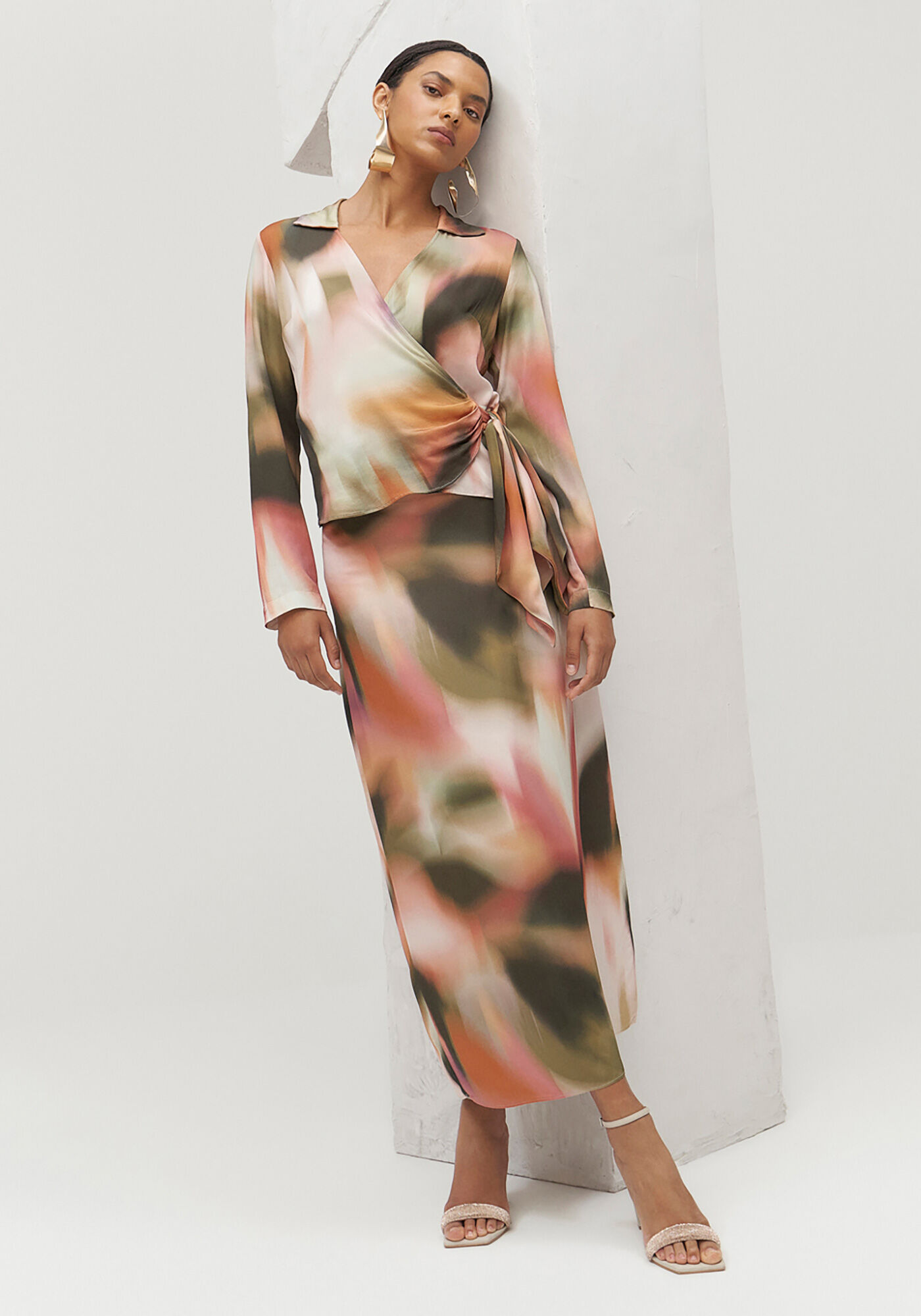 Blusa Manga Longa em Viscose Transpassada, BLUR, large.