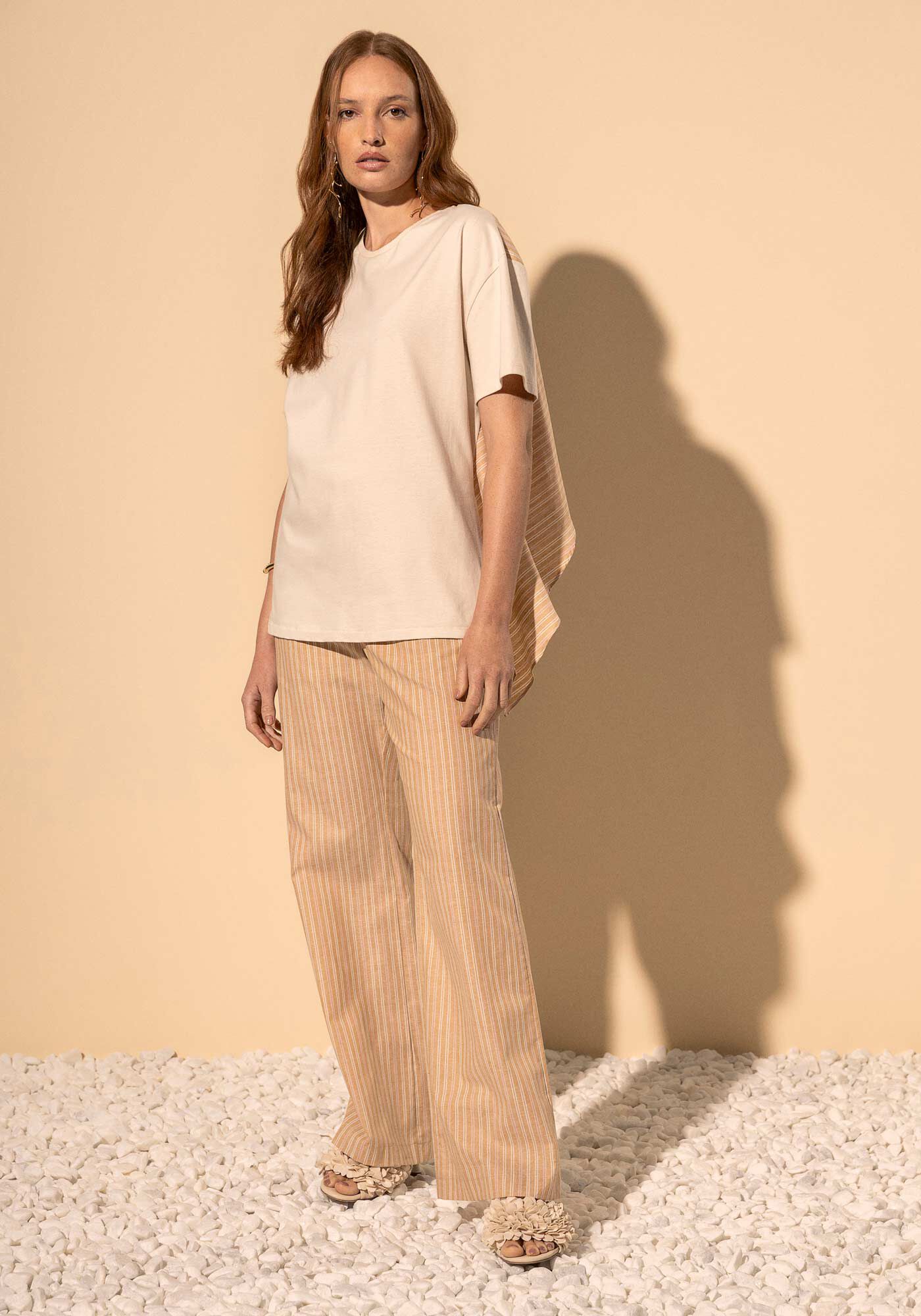 Blusa De Mangas Curtas Assim&eacute;trica Com Costas Estampadas, BEGE ALHAMBRA, large.