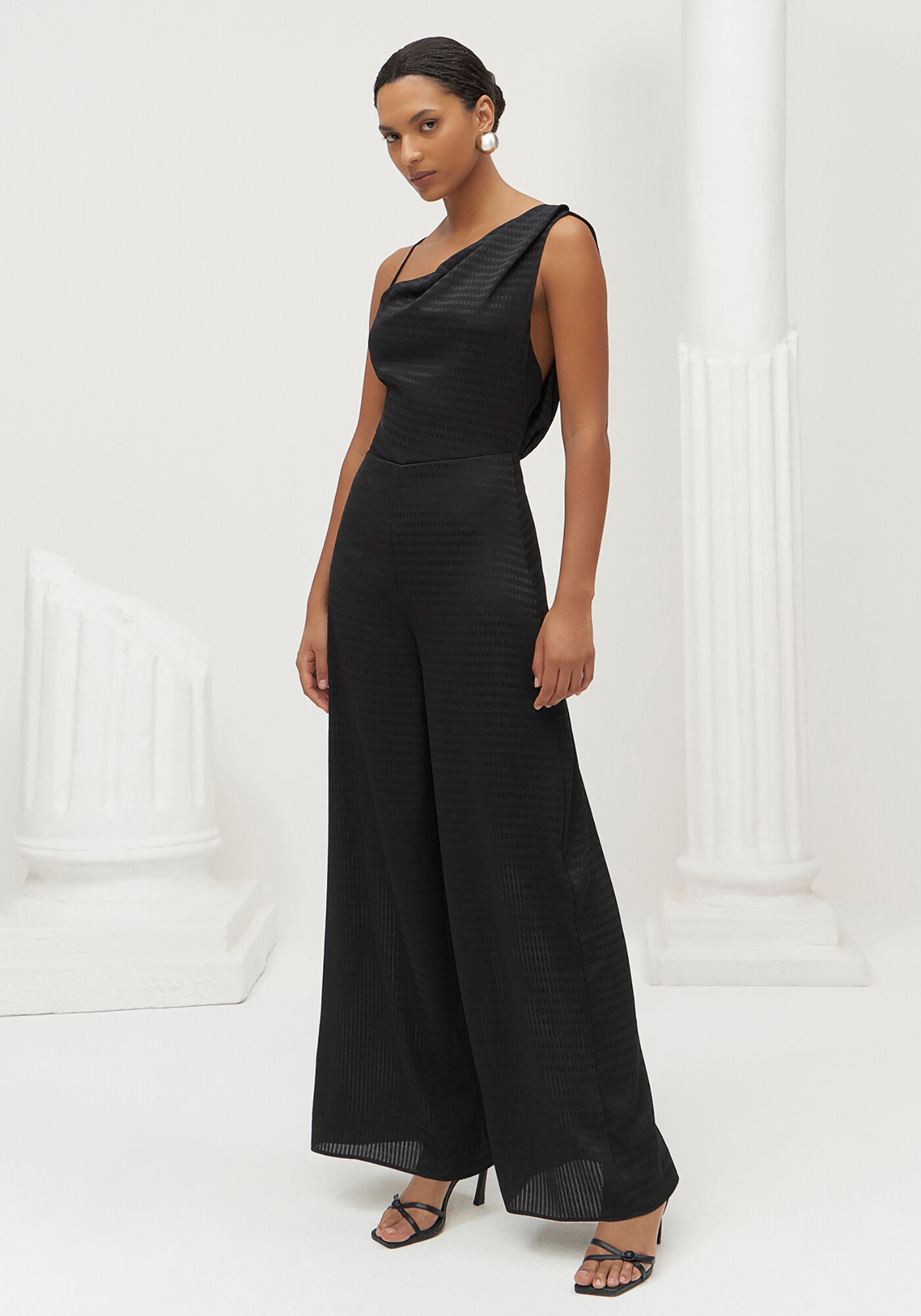 Macac&atilde;o Longo Ombro S&oacute; com Recorte Costas, , large.