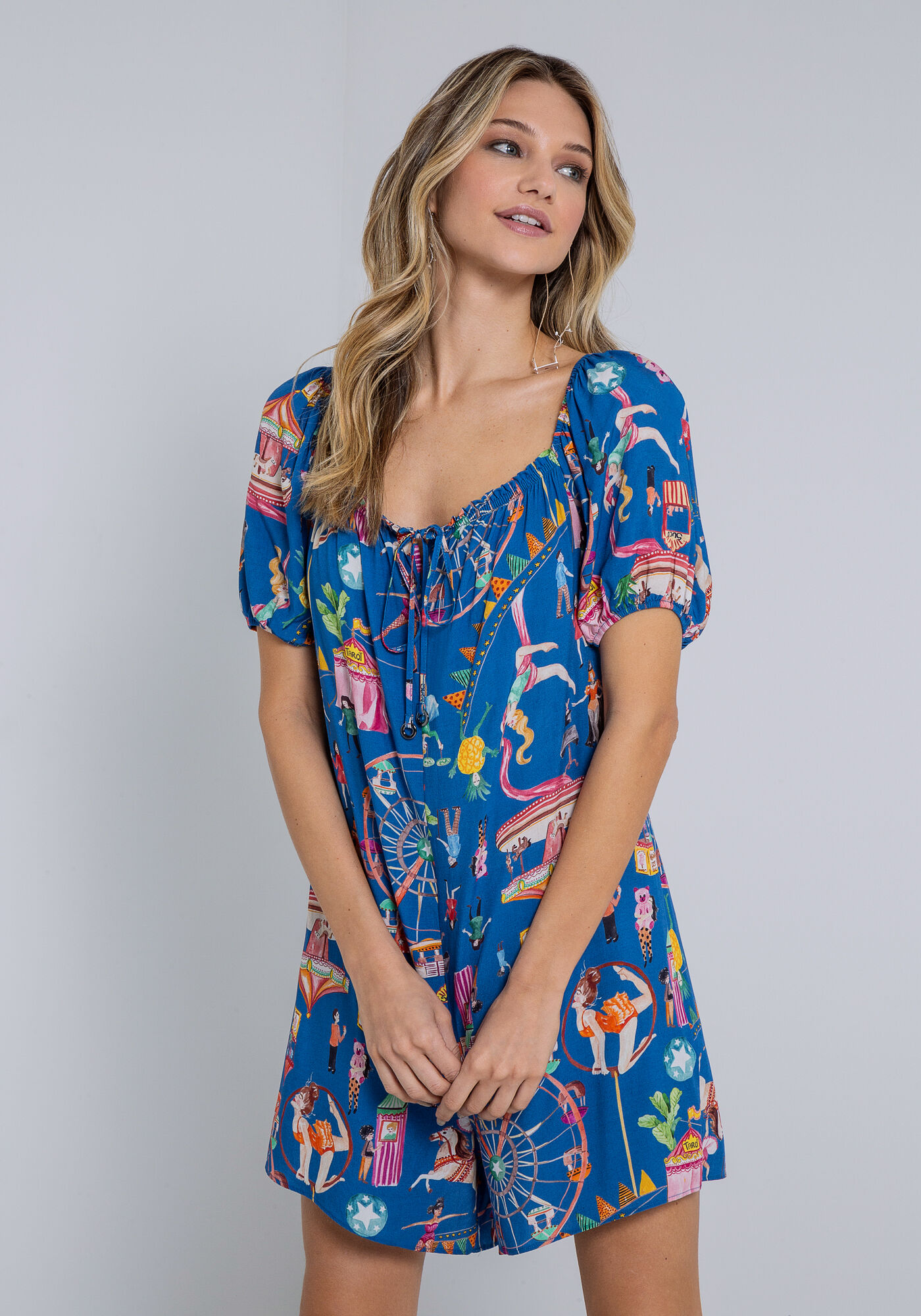 Macac&atilde;o Curto em Viscose com Franzido Decote, , large.