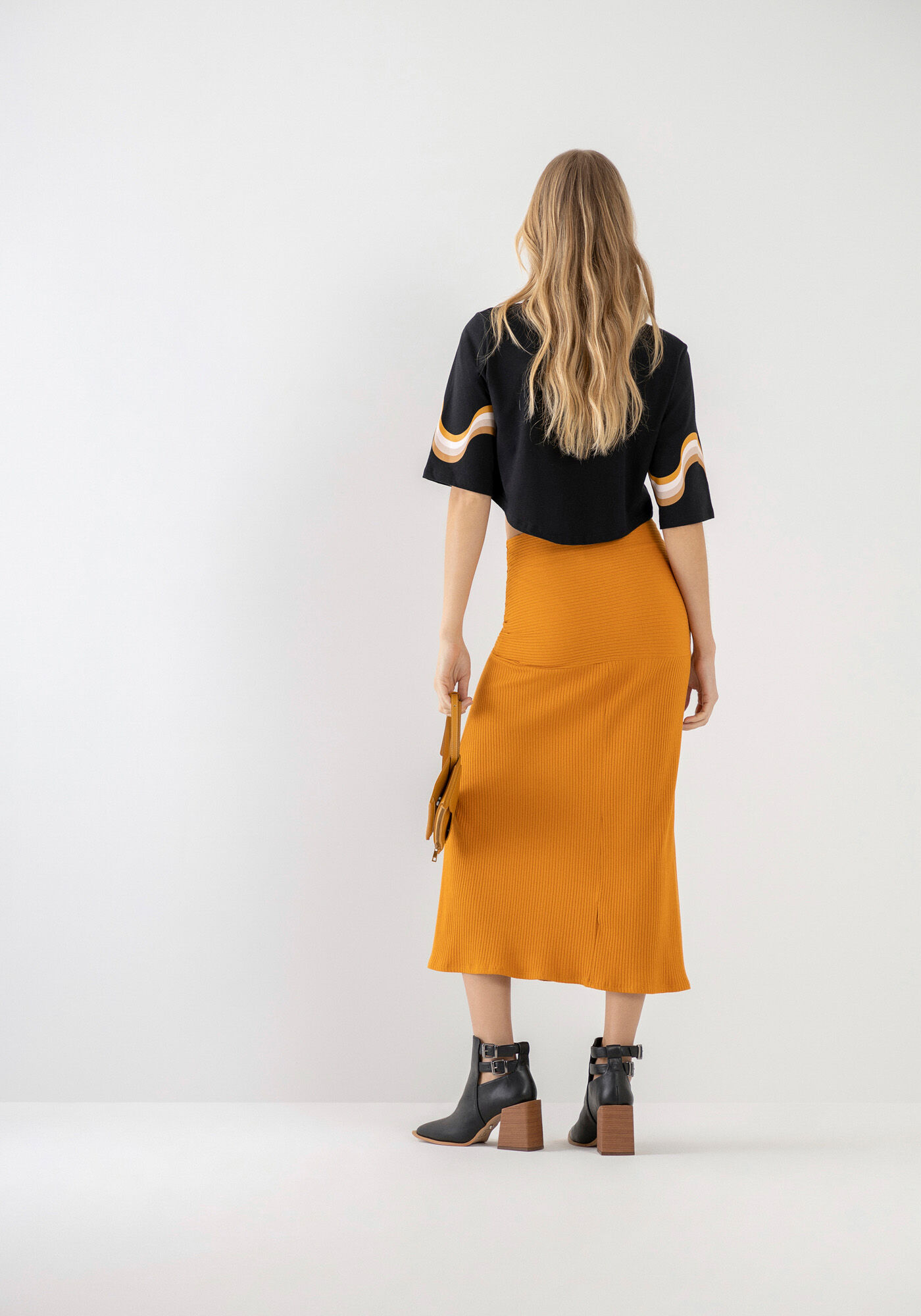 T-shirt Oversized Cropped Estampada com P&eacute;rolas, PRETO REATIVO, large.