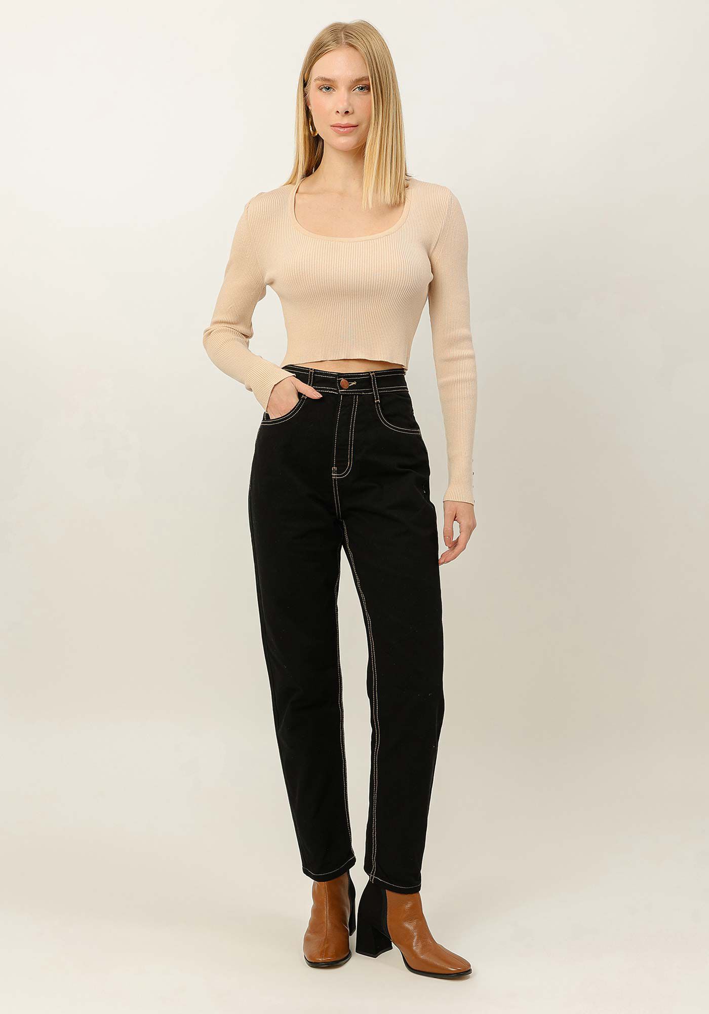 Blusa Cropped em Tric&ocirc; com Bot&otilde;es Manga, BEGE MARFIM, large.