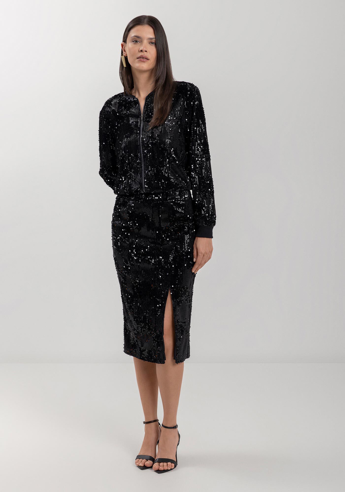 Saia Midi Em Veludo Com Paet&ecirc;s E Cintura M&eacute;dia, PRETO, large.