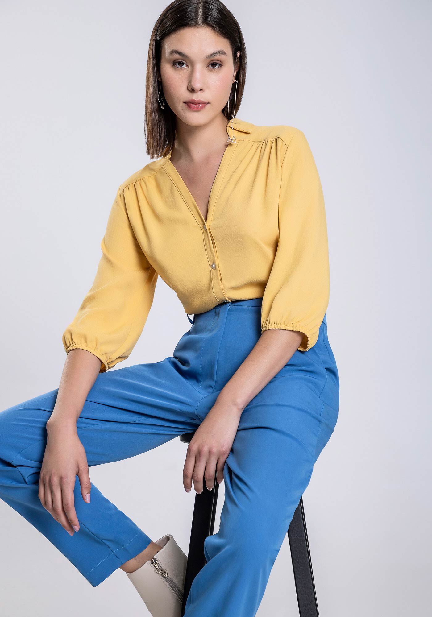 Cal&ccedil;a Carrot em Tecido Petra com Cintura M&eacute;dia, , large.