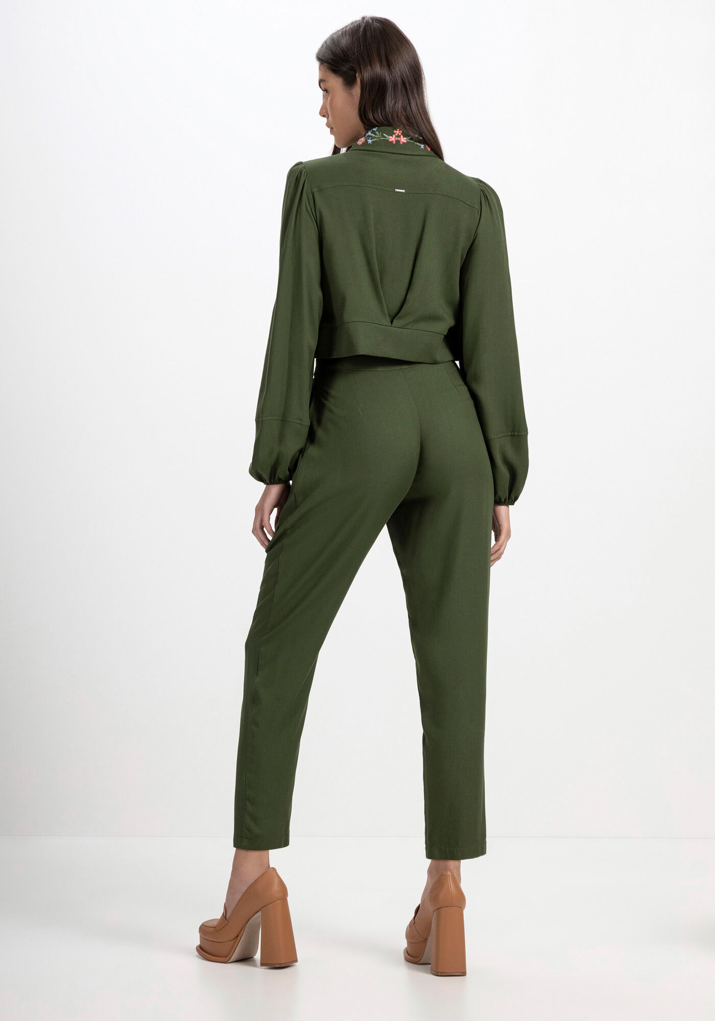 Cal&ccedil;a Carrot Alfaiataria em Crepe com Cintura Alta, VERDE TURFA, large.